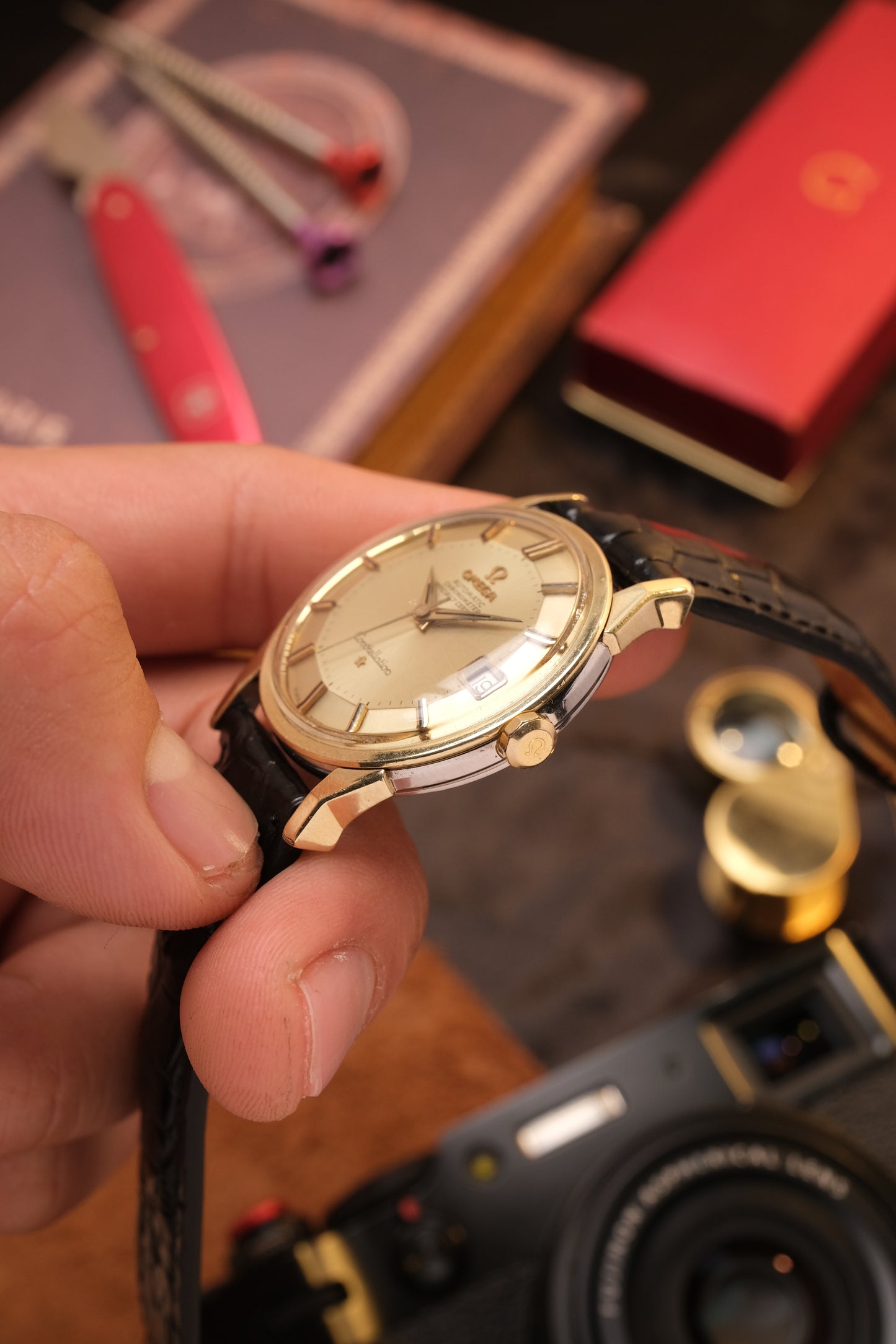 OMEGA CONSTELLATION PIE PAN DOG LEG GOLD AUTOMATIC CHRONOMETER REF. 168.005  Black Leather Strap