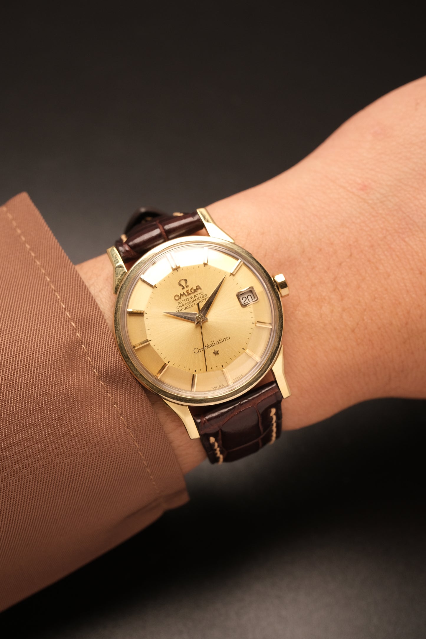 OMEGA CONSTELLATION PIE PAN DOG LEG GOLD AUTOMATIC CHRONOMETER REF. 168.005