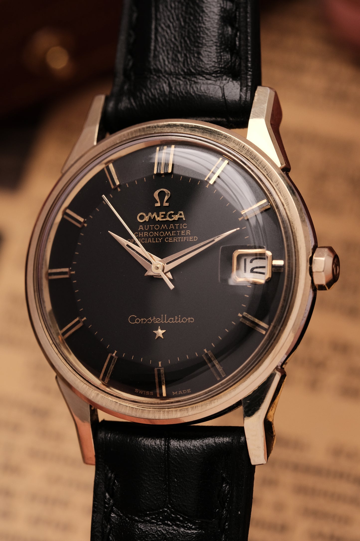 1961 OMEGA CONSTELLATION PIE PAN DOG LEG BLACK DIAL YELLOW GOLD AUTOMATIC CHRONOMETER REF. 168.005