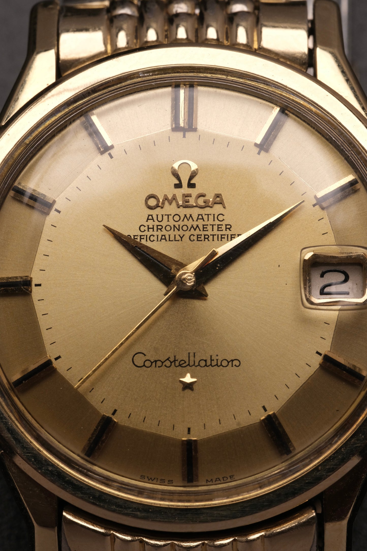OMEGA CONSTELLATION PIE PAN DOG LEG GOLD AUTOMATIC CHRONOMETER REF. 168.005
