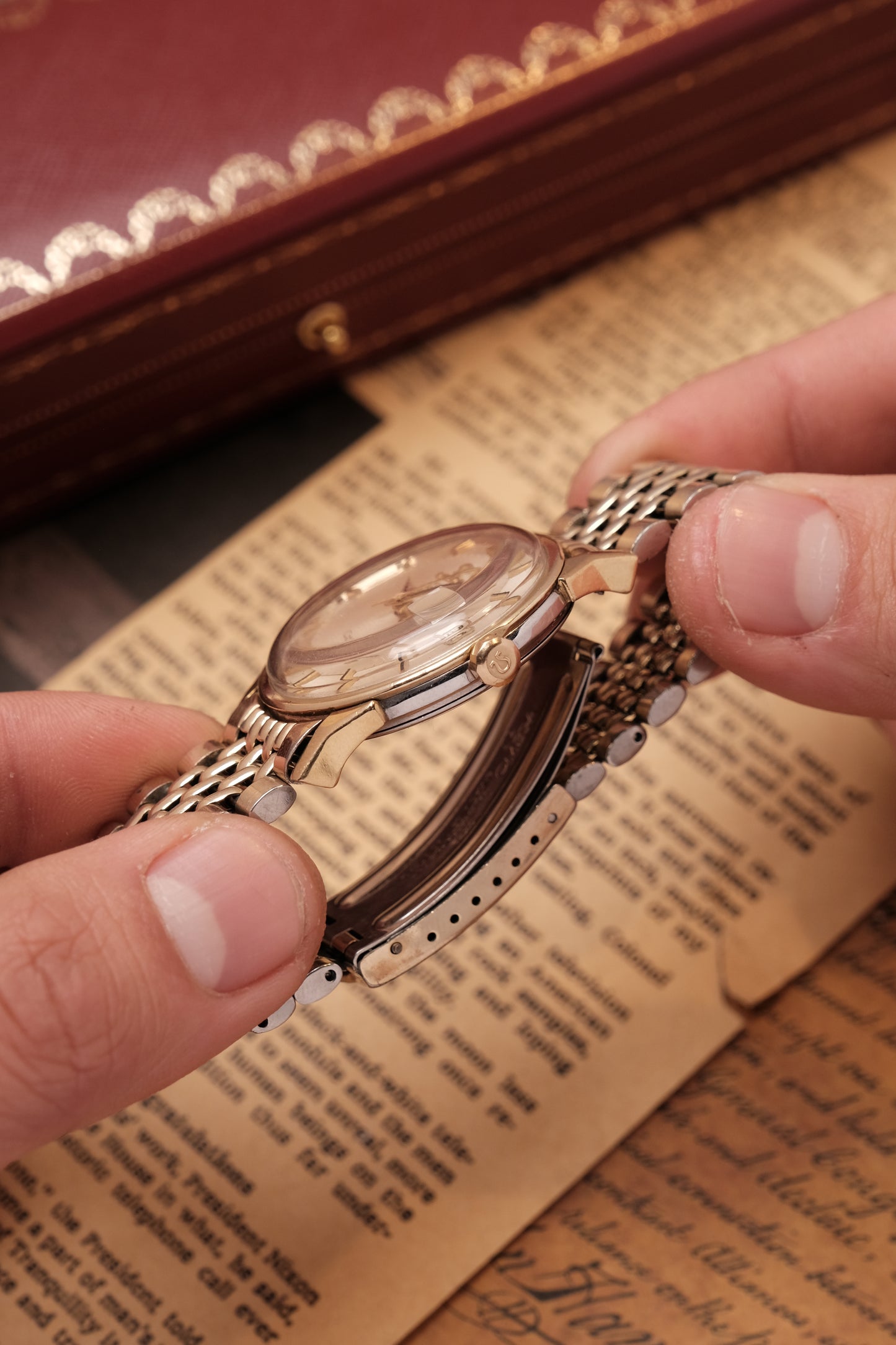 OMEGA CONSTELLATION PIE PAN DOG LEG GOLD AUTOMATIC CHRONOMETER REF. 168.005 (MOD CASE BACK)