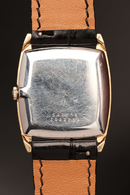 1960s Vintage Tank UNIVERSAL GENEVE Ref.542114 Cal 1-42