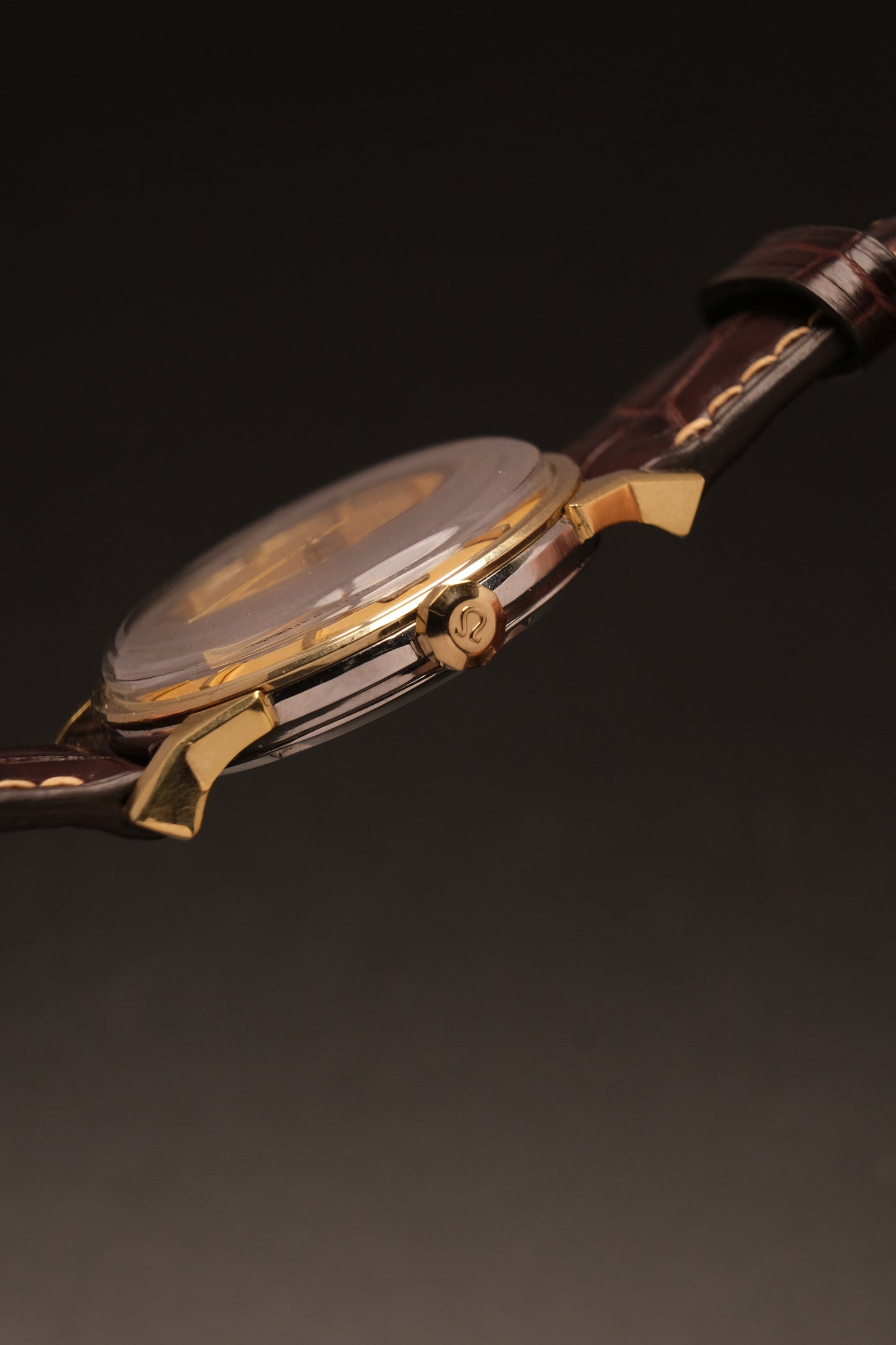 OMEGA CONSTELLATION PIE PAN DOG LEG GOLD AUTOMATIC CHRONOMETER REF. 168.005