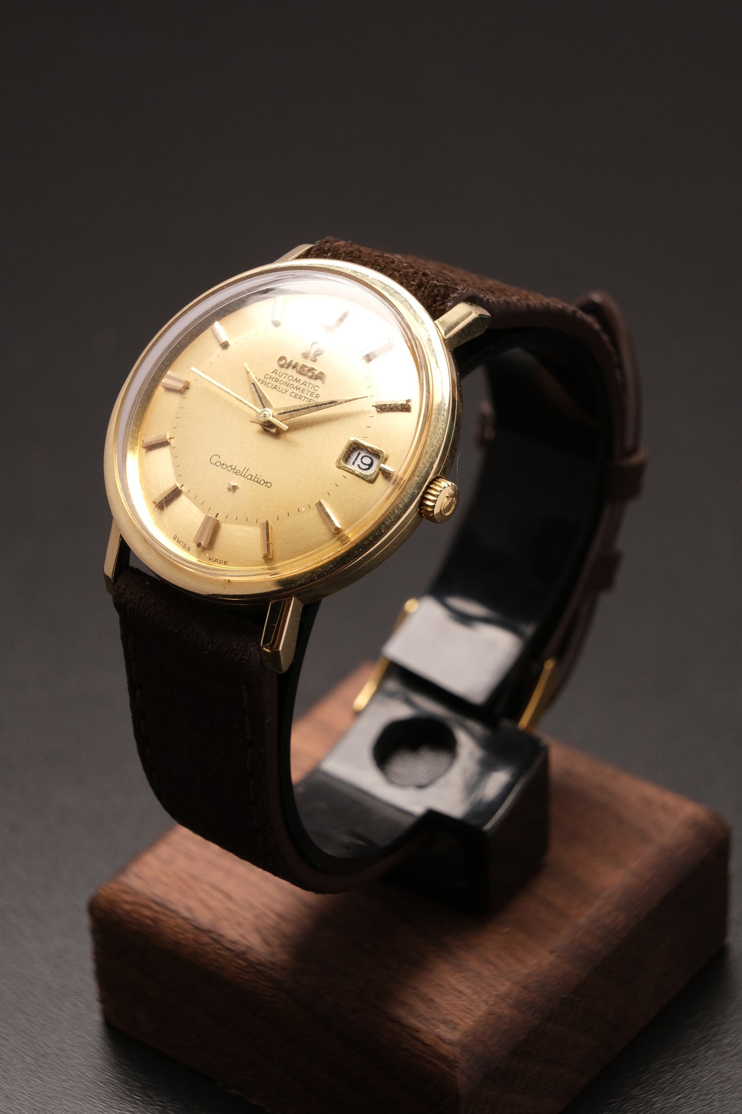 Vintage Omega Constellation Pie-Pan Gold capped with Gold dial 168.004 from 1966