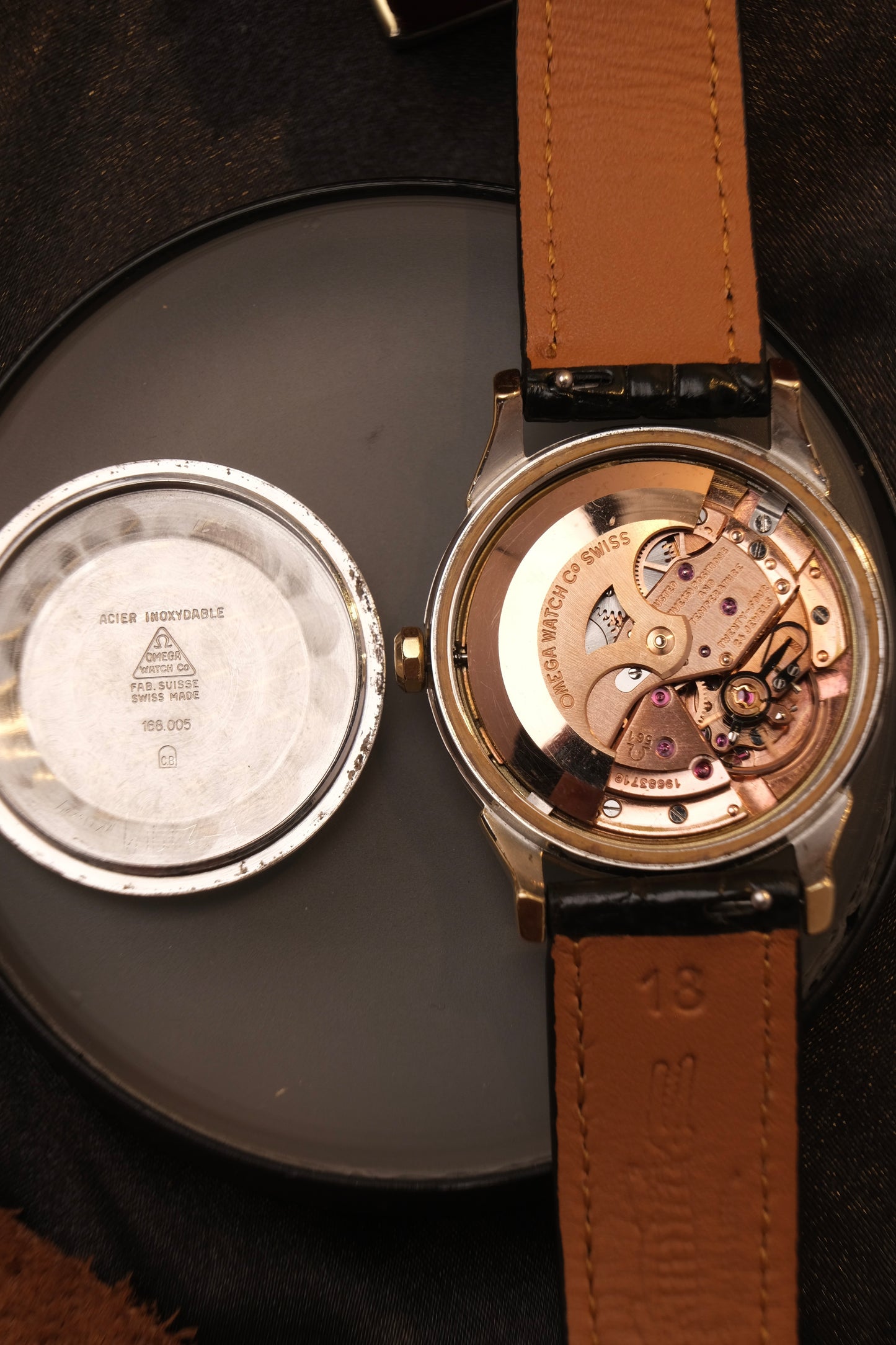 OMEGA CONSTELLATION PIE PAN DOG LEG GOLD AUTOMATIC CHRONOMETER REF. 168.005  Black Leather Strap