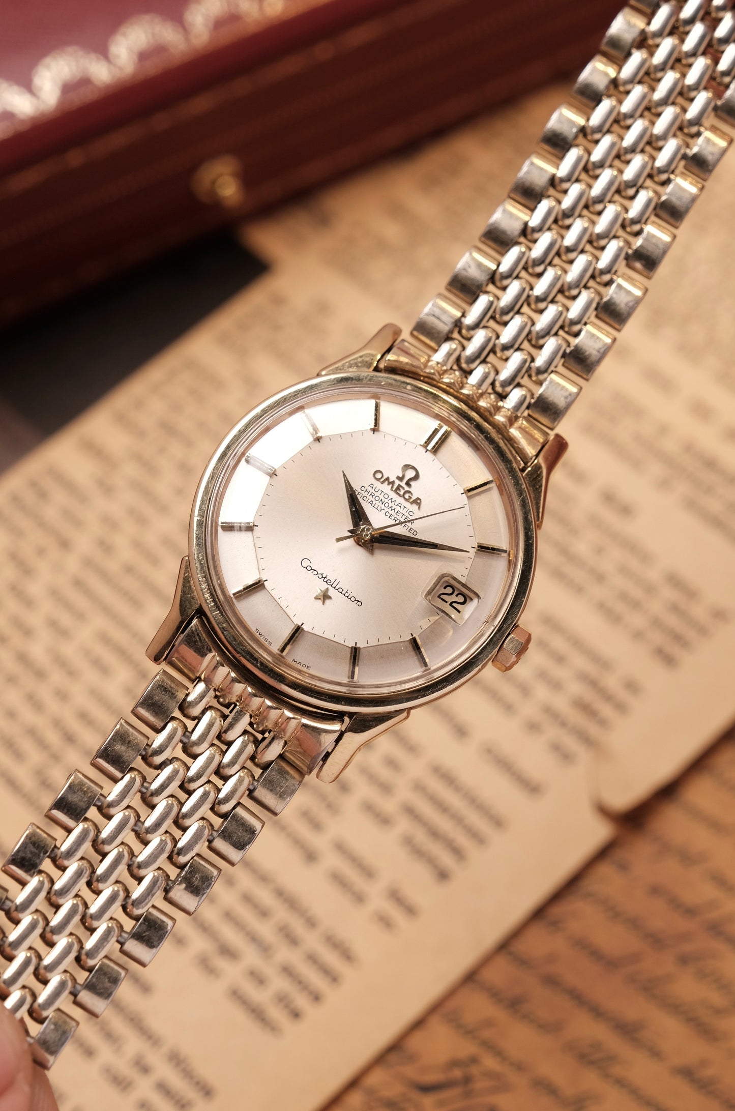 OMEGA CONSTELLATION PIE PAN DOG LEG GOLD AUTOMATIC CHRONOMETER REF. 168.005 (MOD CASE BACK)