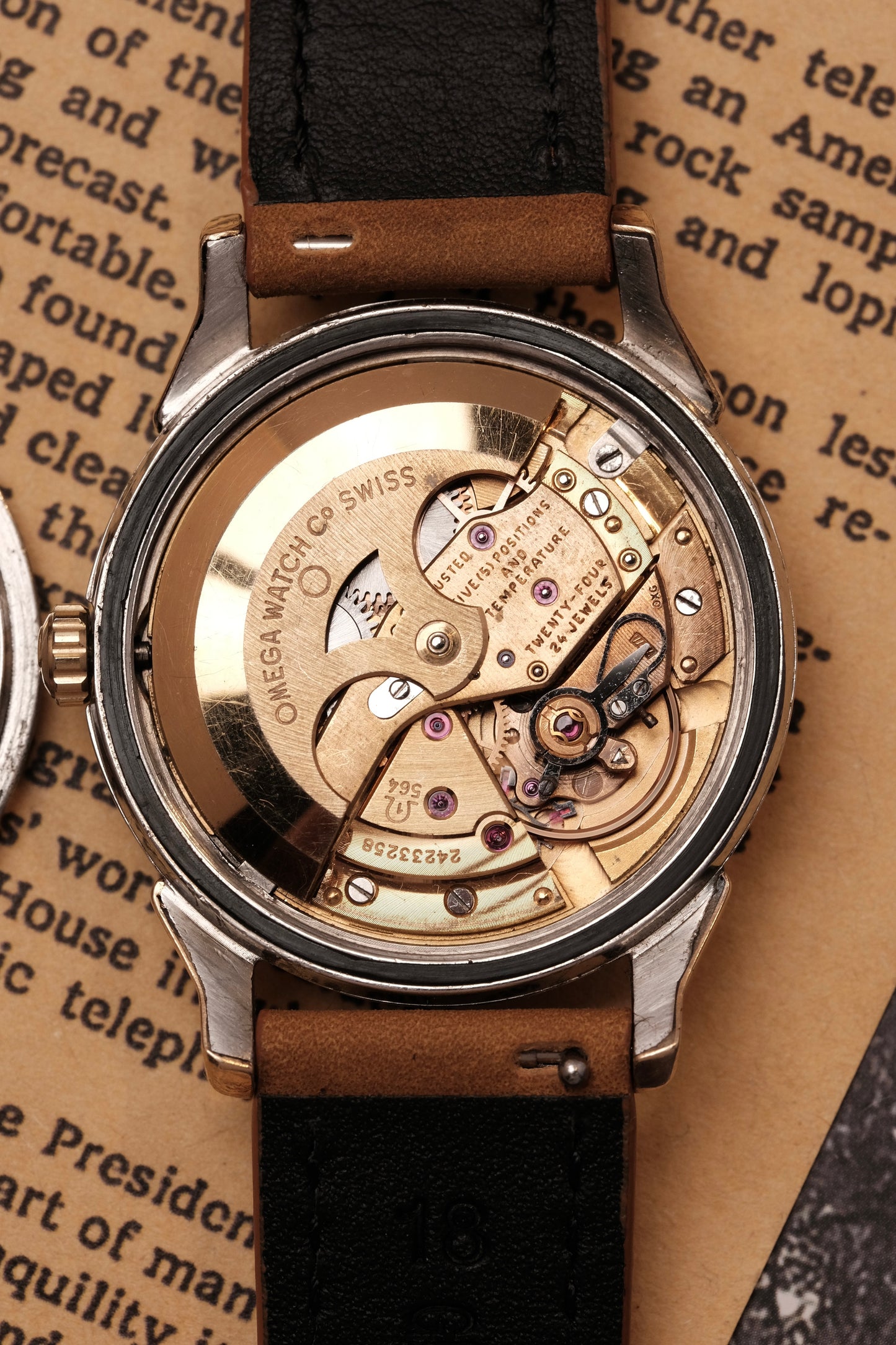 OMEGA CONSTELLATION DOG LEG GOLD AUTOMATIC CHRONOMETER REF. 168.005