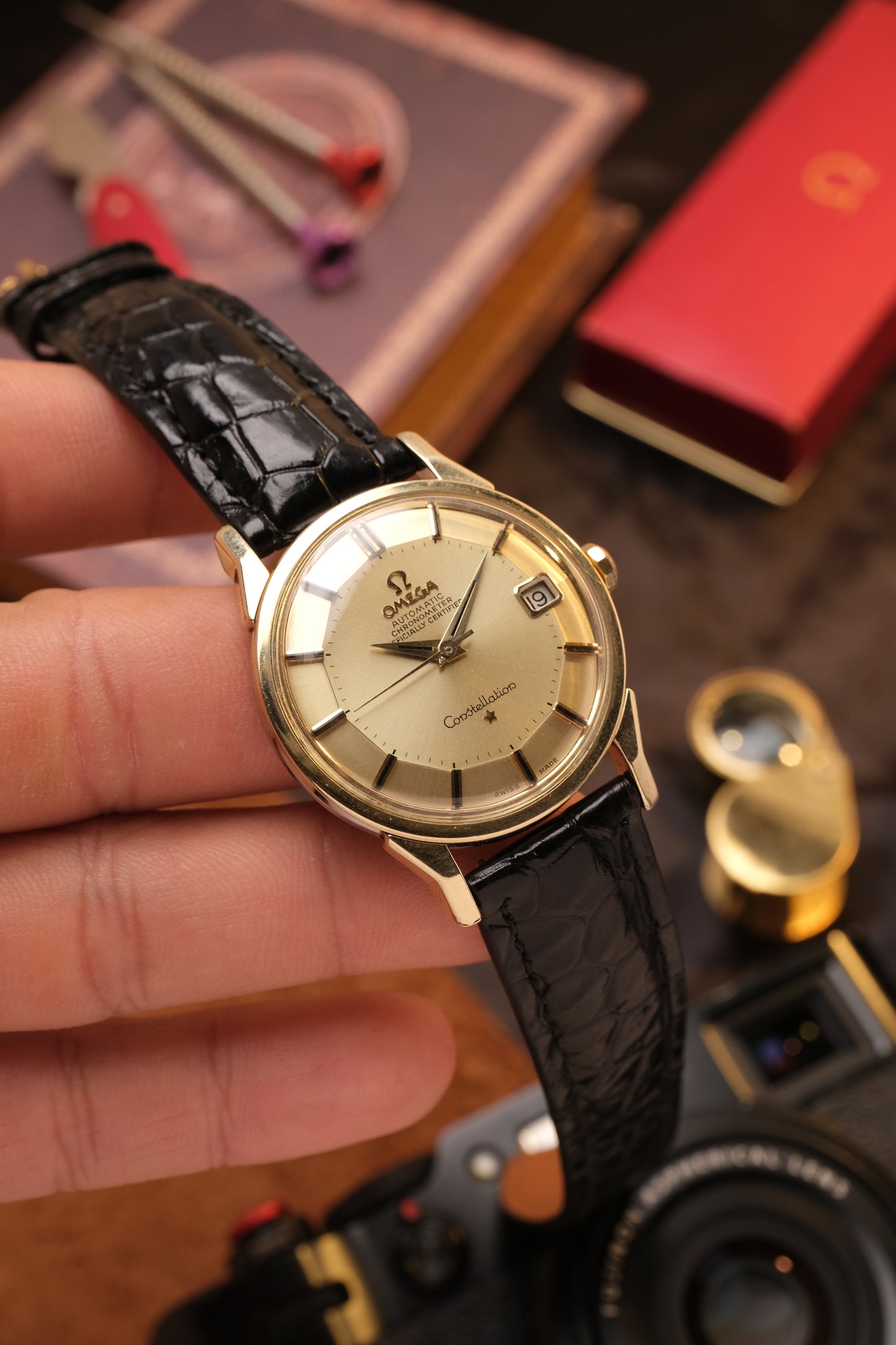 OMEGA CONSTELLATION PIE PAN DOG LEG GOLD AUTOMATIC CHRONOMETER REF. 168.005  Black Leather Strap