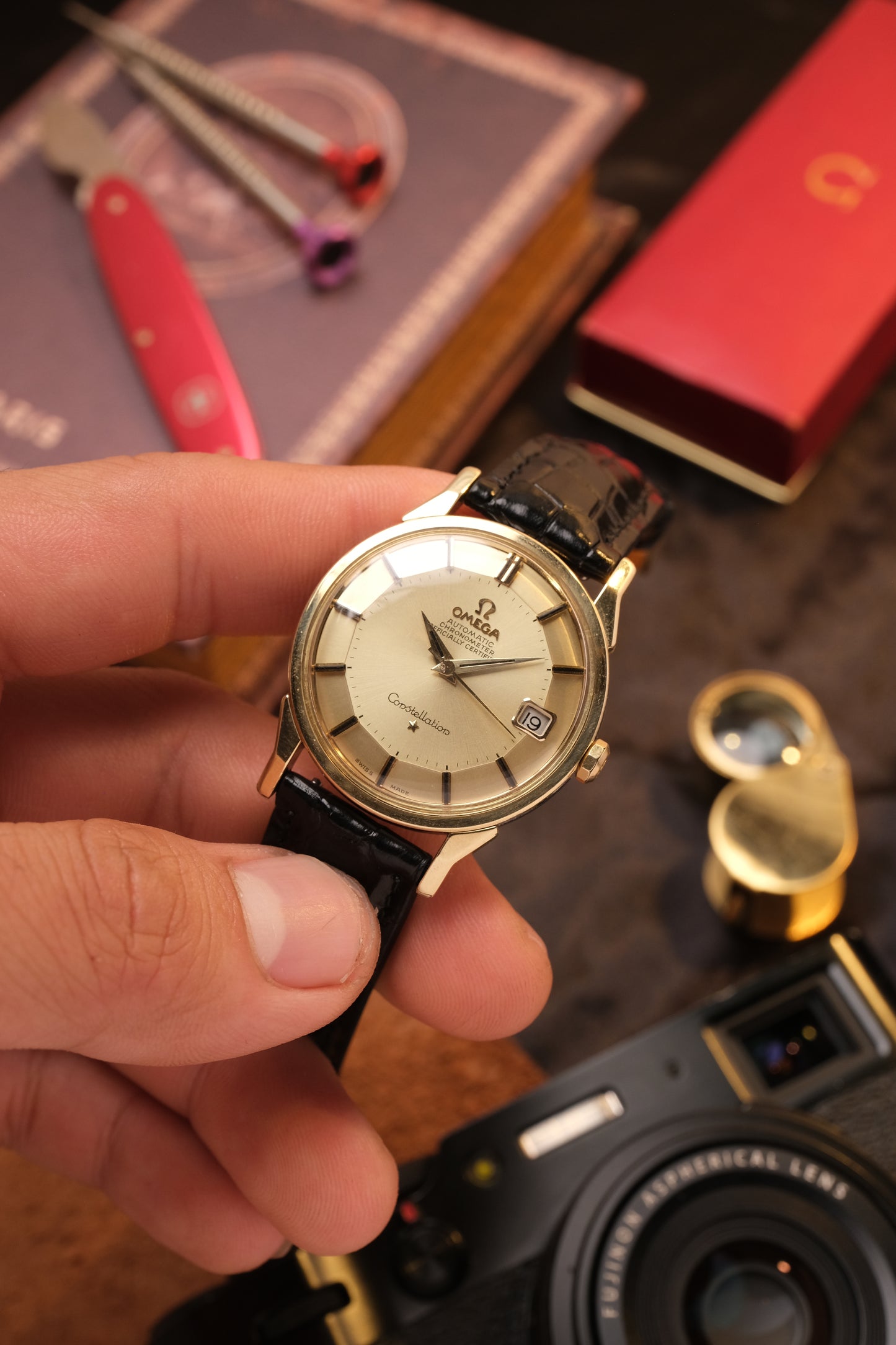 OMEGA CONSTELLATION PIE PAN DOG LEG GOLD AUTOMATIC CHRONOMETER REF. 168.005  Black Leather Strap