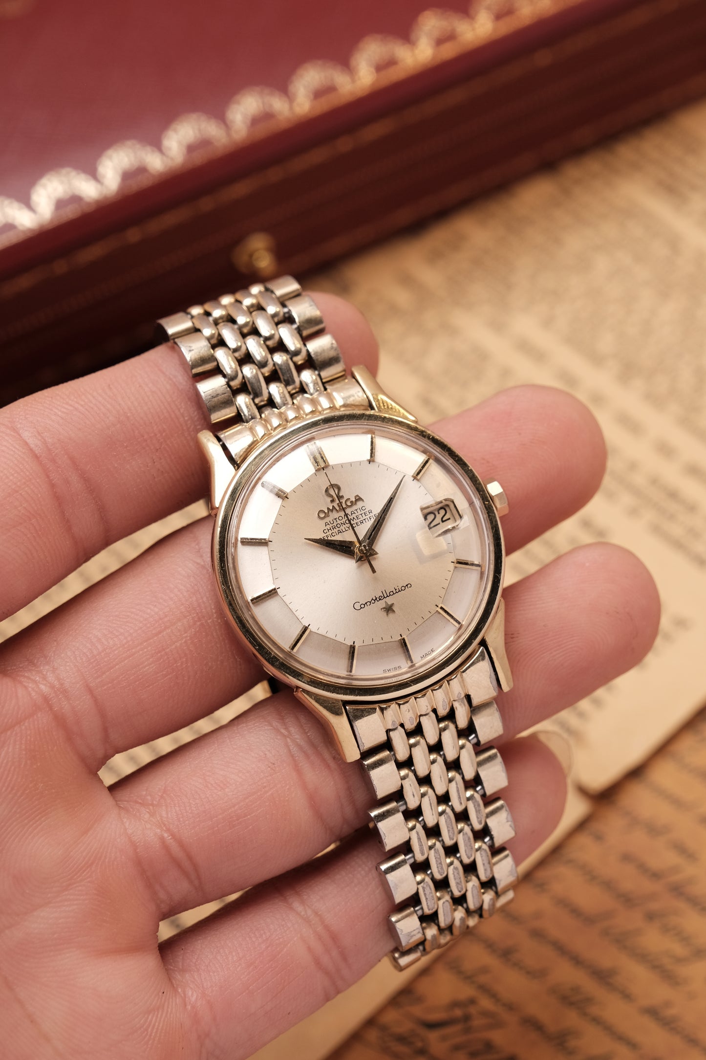 OMEGA CONSTELLATION PIE PAN DOG LEG GOLD AUTOMATIC CHRONOMETER REF. 168.005 (MOD CASE BACK)