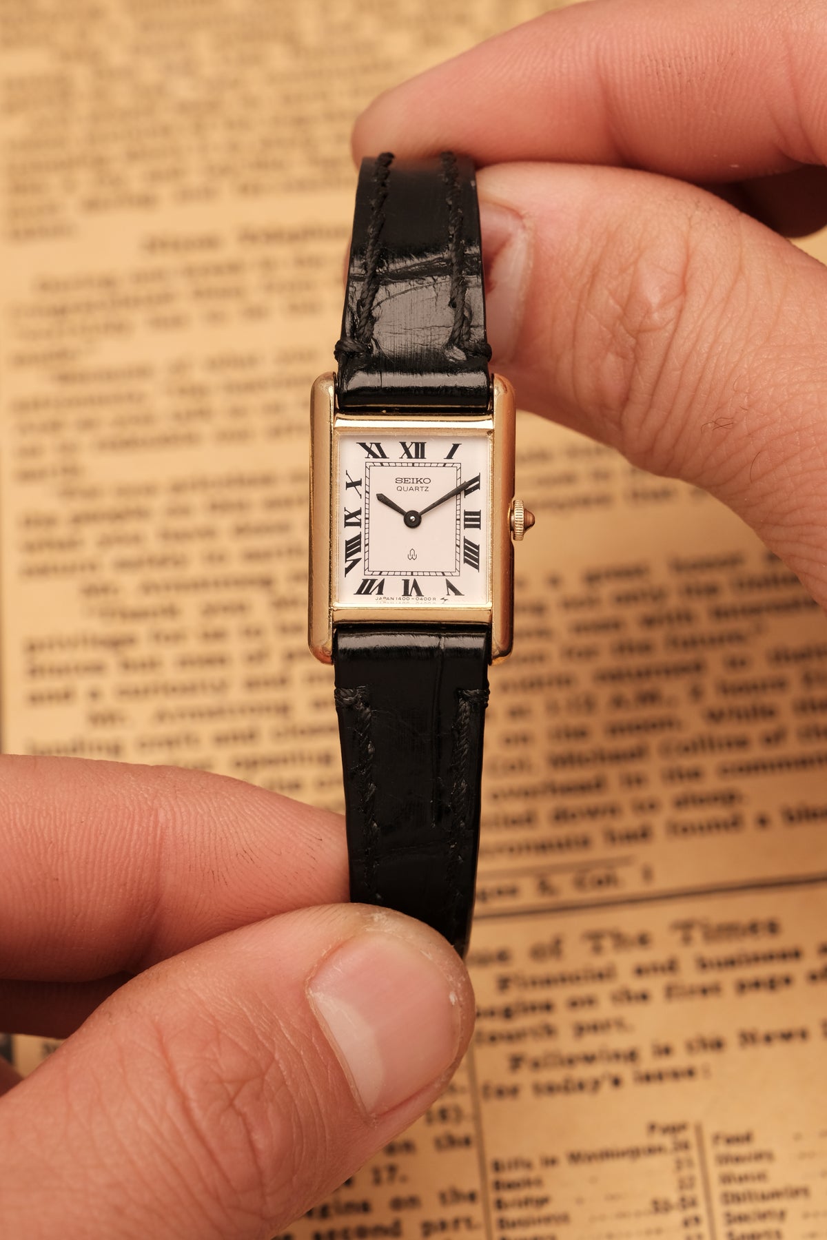 Vintage Japanese Classic Mini Seiko Tank 1400-0400 White Dial Roman numerals (17x25mm)