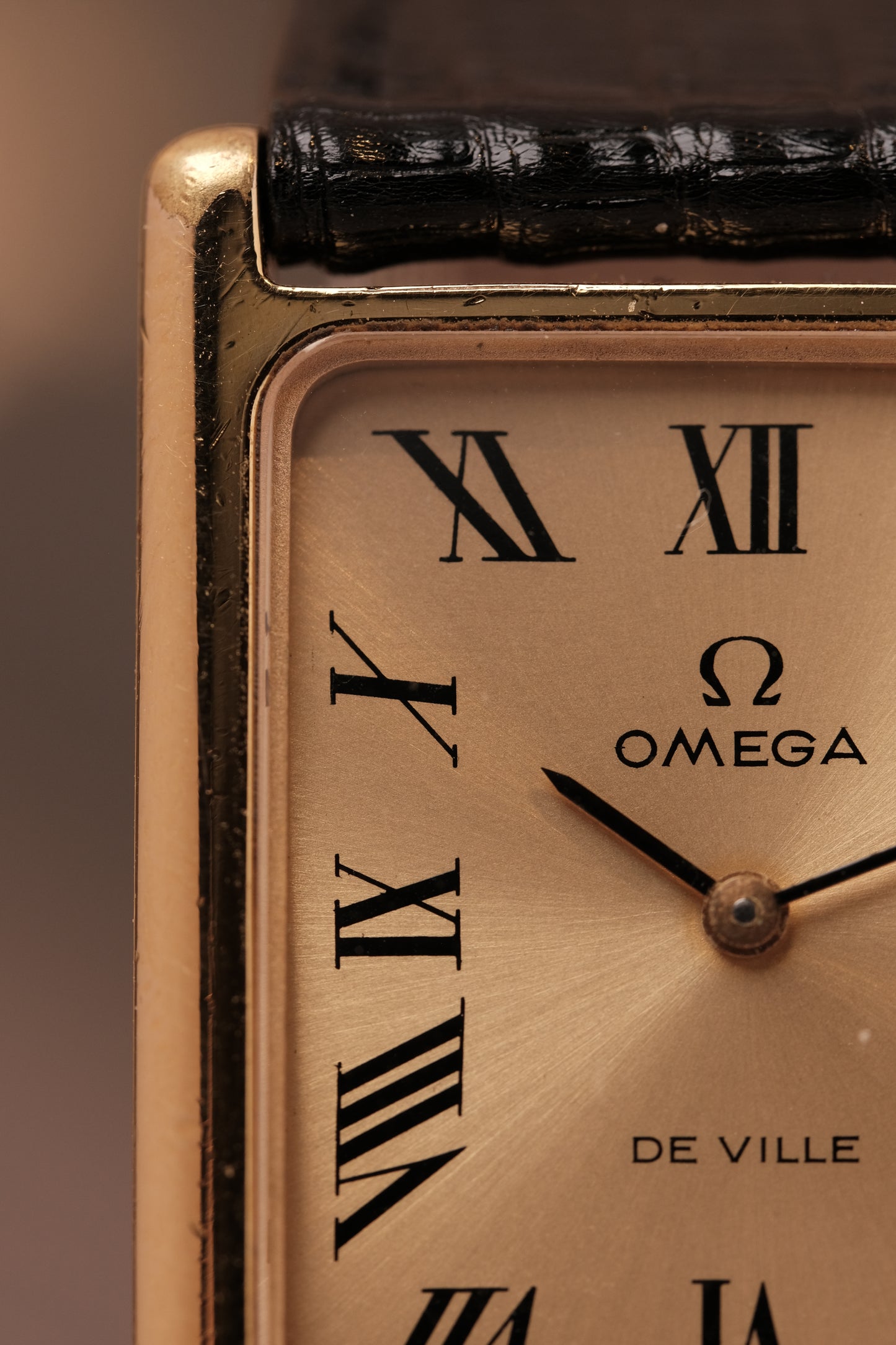 Vintage Tank OMEGA DE VILLE REF. 511.0404 (Roman number dial )