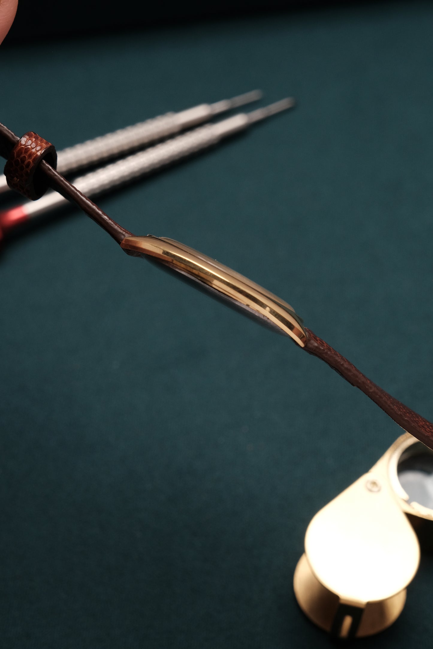 UNIVERSAL GENÈVE Microtor GILT SHADOW ULTRA-THIN AUTOMATIC REF. 566101