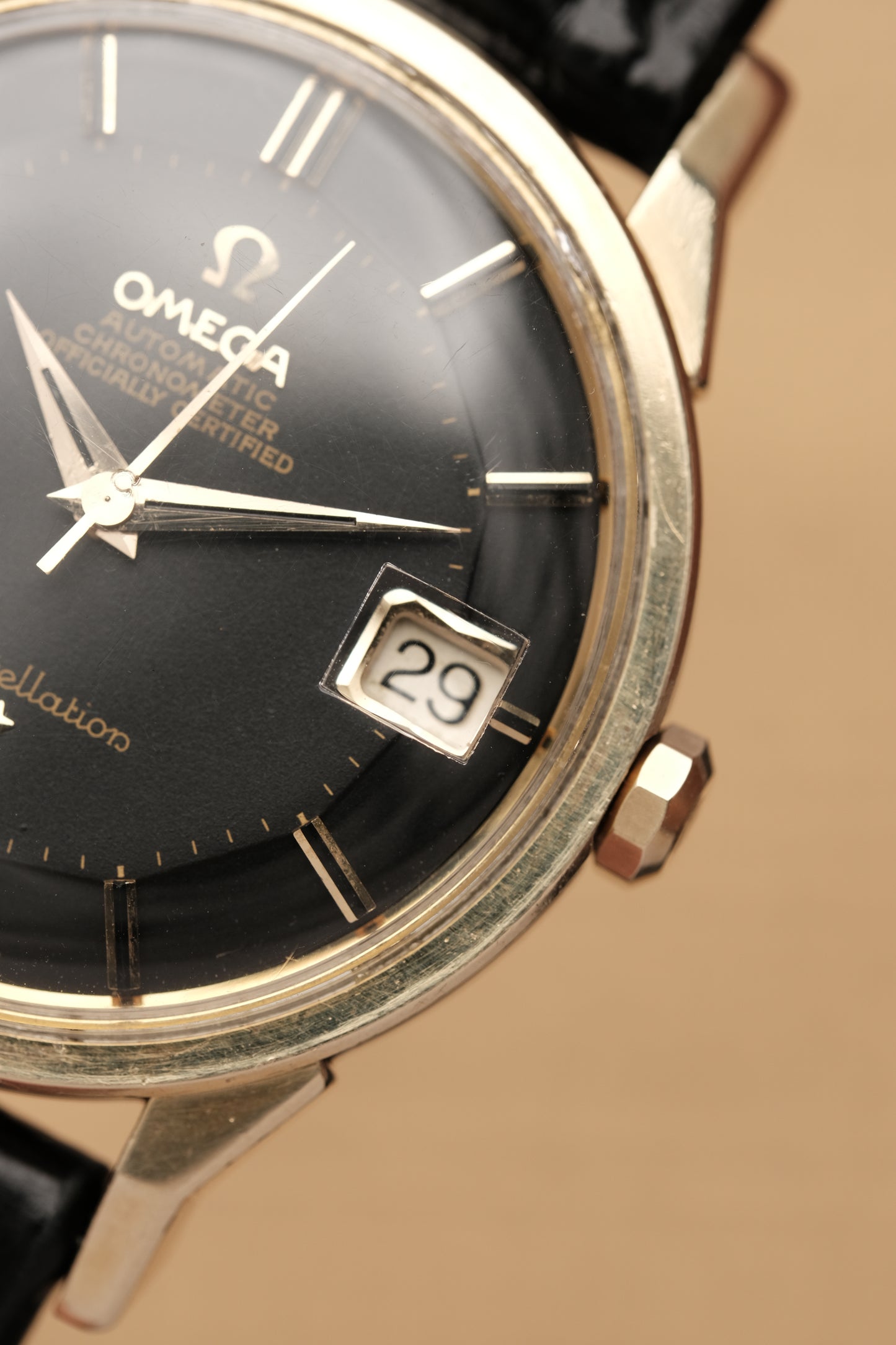 1966 OMEGA CONSTELLATION PIE PAN DOG LEG BLACK DIAL YELLOW GOLD AUTOMATIC CHRONOMETER REF. 168.005