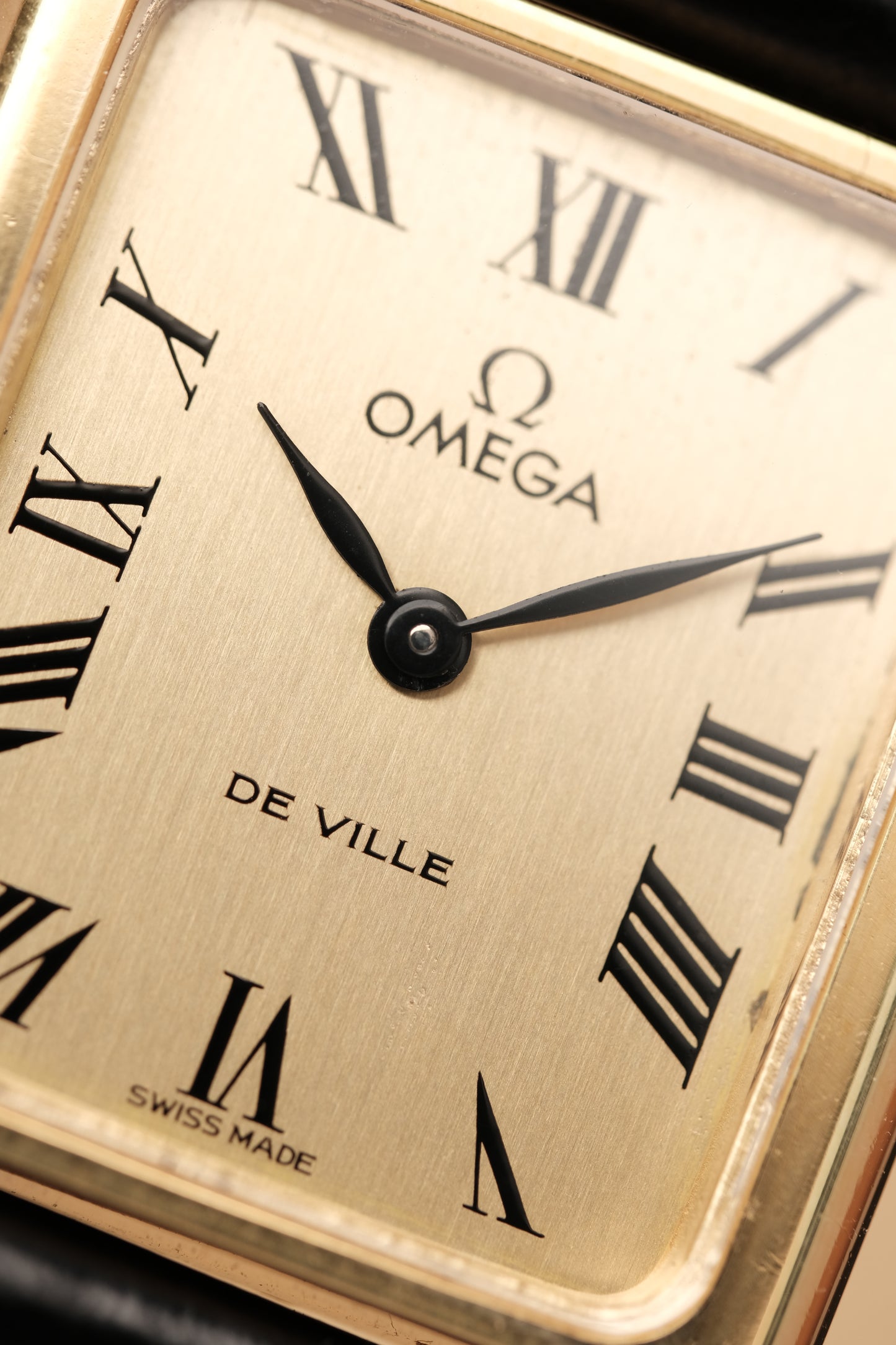 Vintage Tank OMEGA DE VILLE Roman Dial (25x31mm) Hand Windding Ref.11784 + BOX