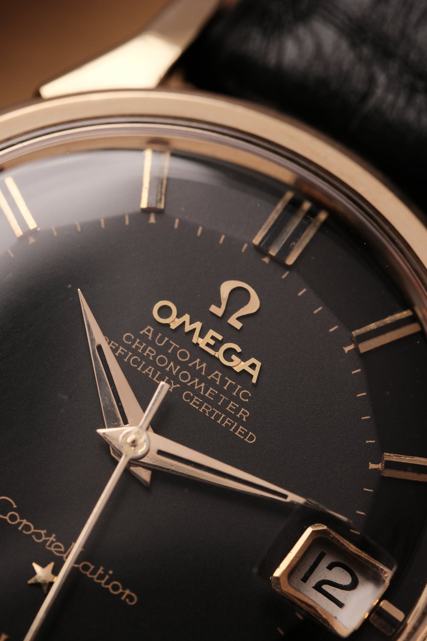 1961 OMEGA CONSTELLATION PIE PAN DOG LEG BLACK DIAL YELLOW GOLD AUTOMATIC CHRONOMETER REF. 168.005