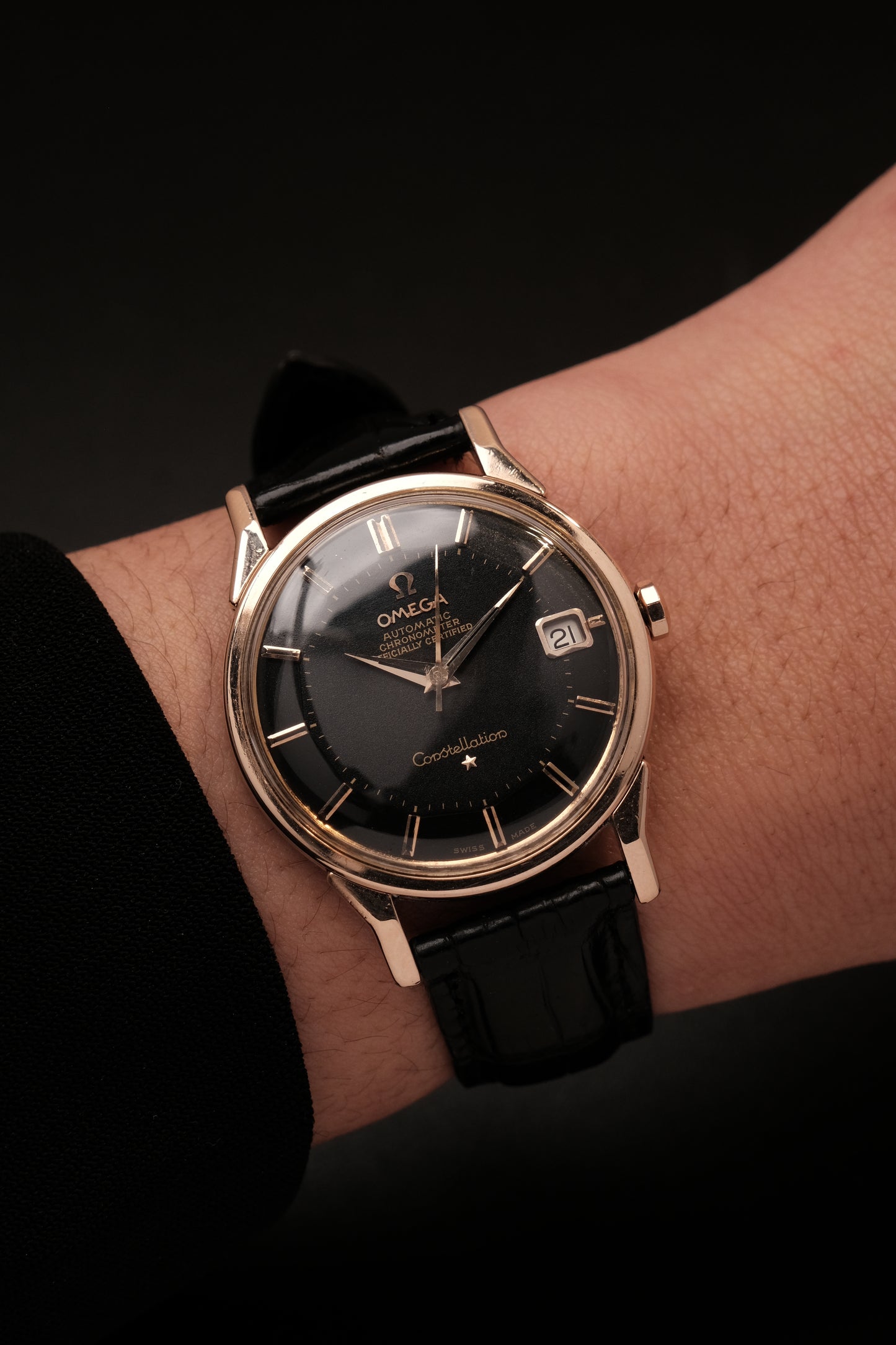 1963 OMEGA CONSTELLATION PIE PAN DOG LEG Black Dial Rose Gold  AUTOMATIC CHRONOMETER REF. 168.005