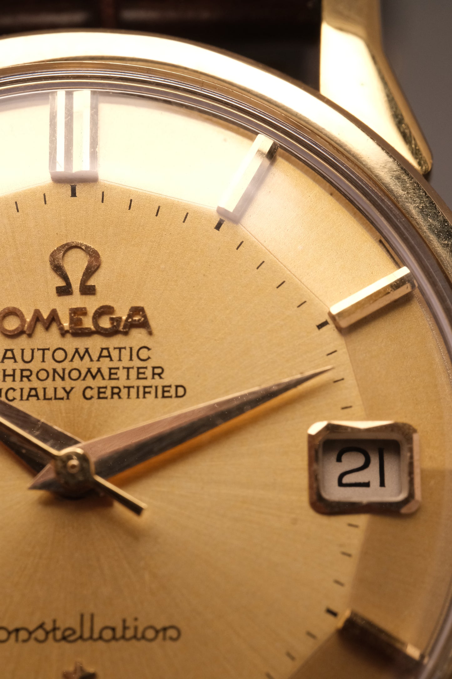 OMEGA CONSTELLATION PIE PAN DOG LEG GOLD AUTOMATIC CHRONOMETER REF. 168.005