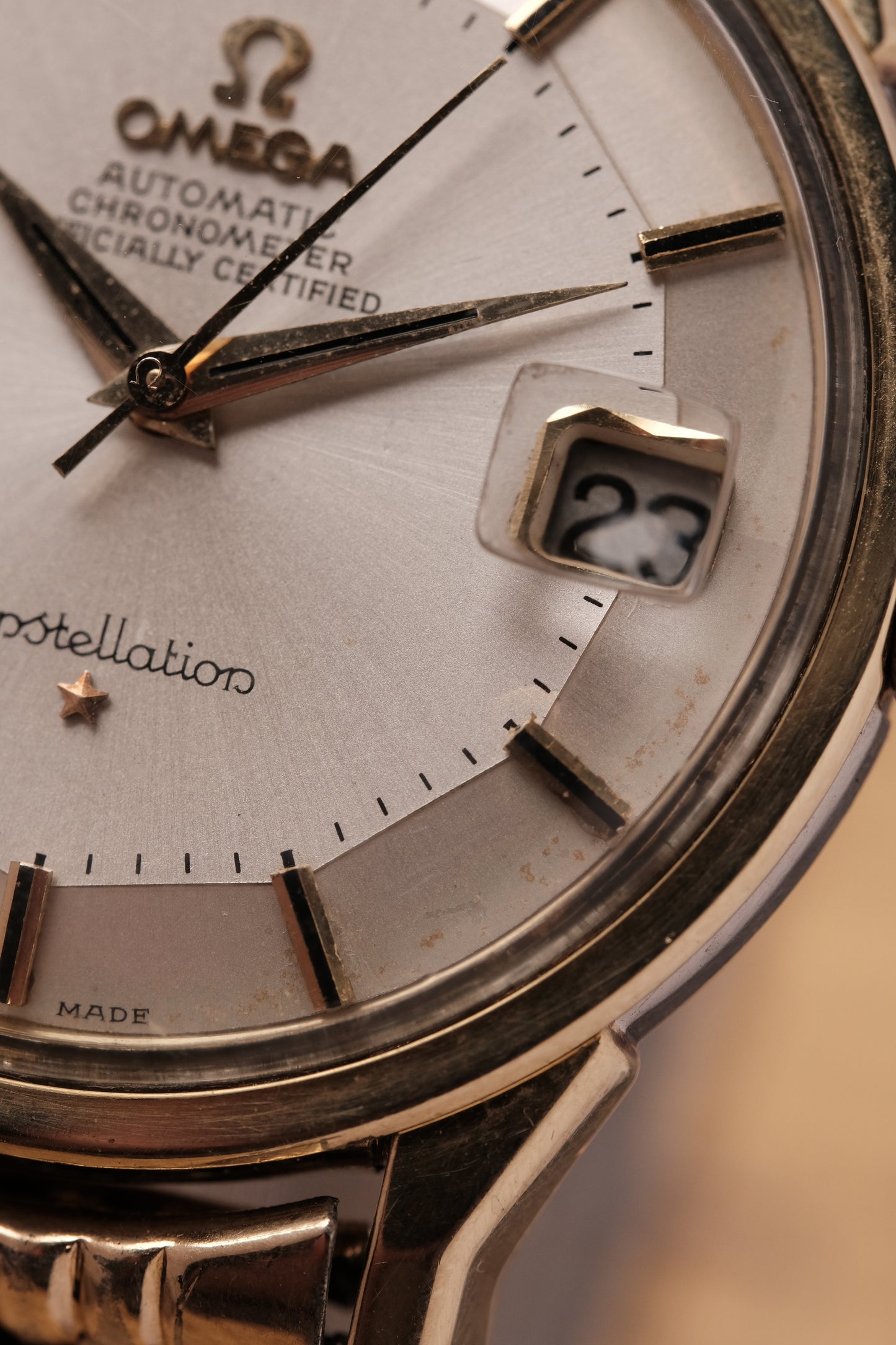 OMEGA CONSTELLATION PIE PAN DOG LEG GOLD AUTOMATIC CHRONOMETER REF. 168.005