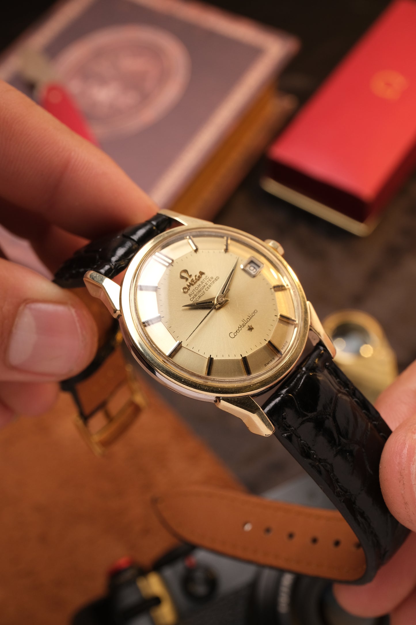 OMEGA CONSTELLATION PIE PAN DOG LEG GOLD AUTOMATIC CHRONOMETER REF. 168.005  Black Leather Strap