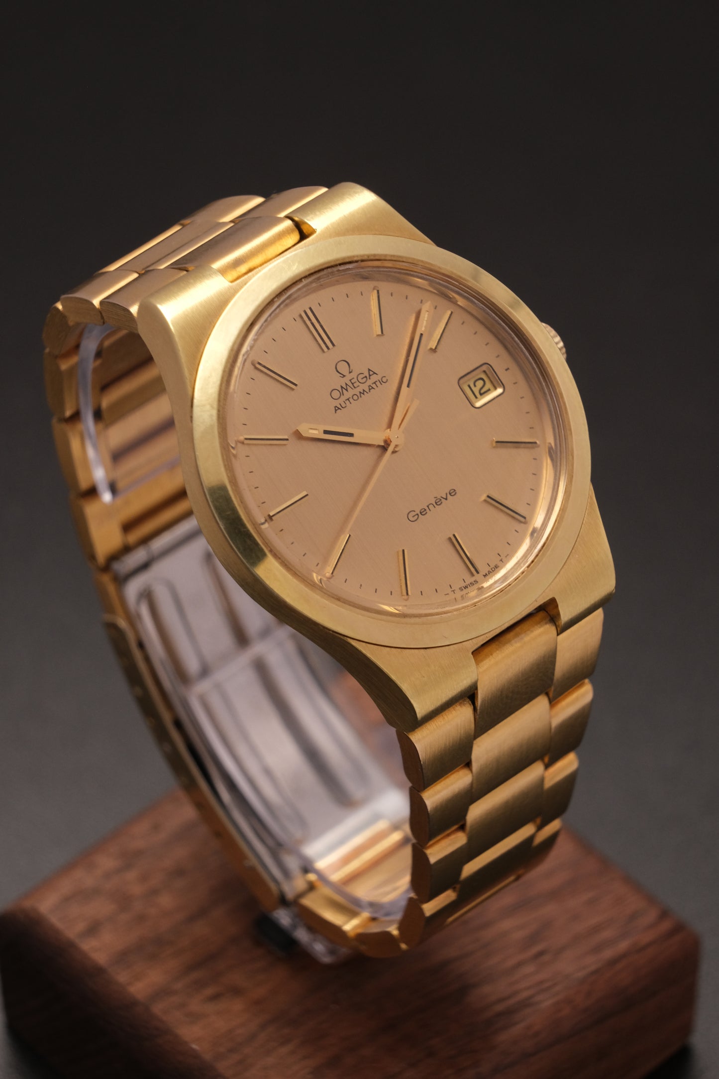 Vintage Omega Genève 166.0173 Gold Case Gold Bracelet