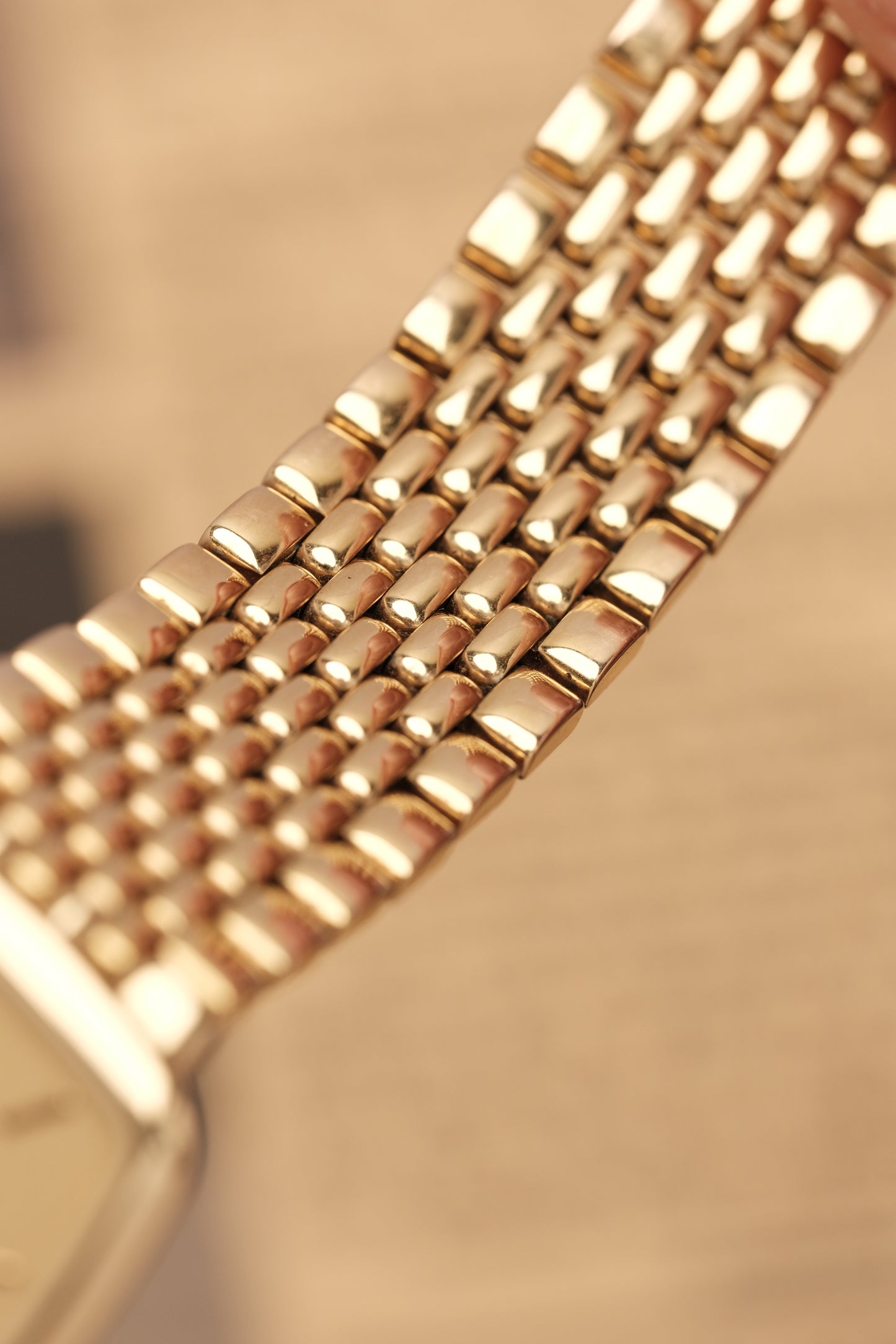 Omega De Ville Ref. 395.0876.2 Cal.1378 Ultra Thin Gold Quartz Integrated Bracelet