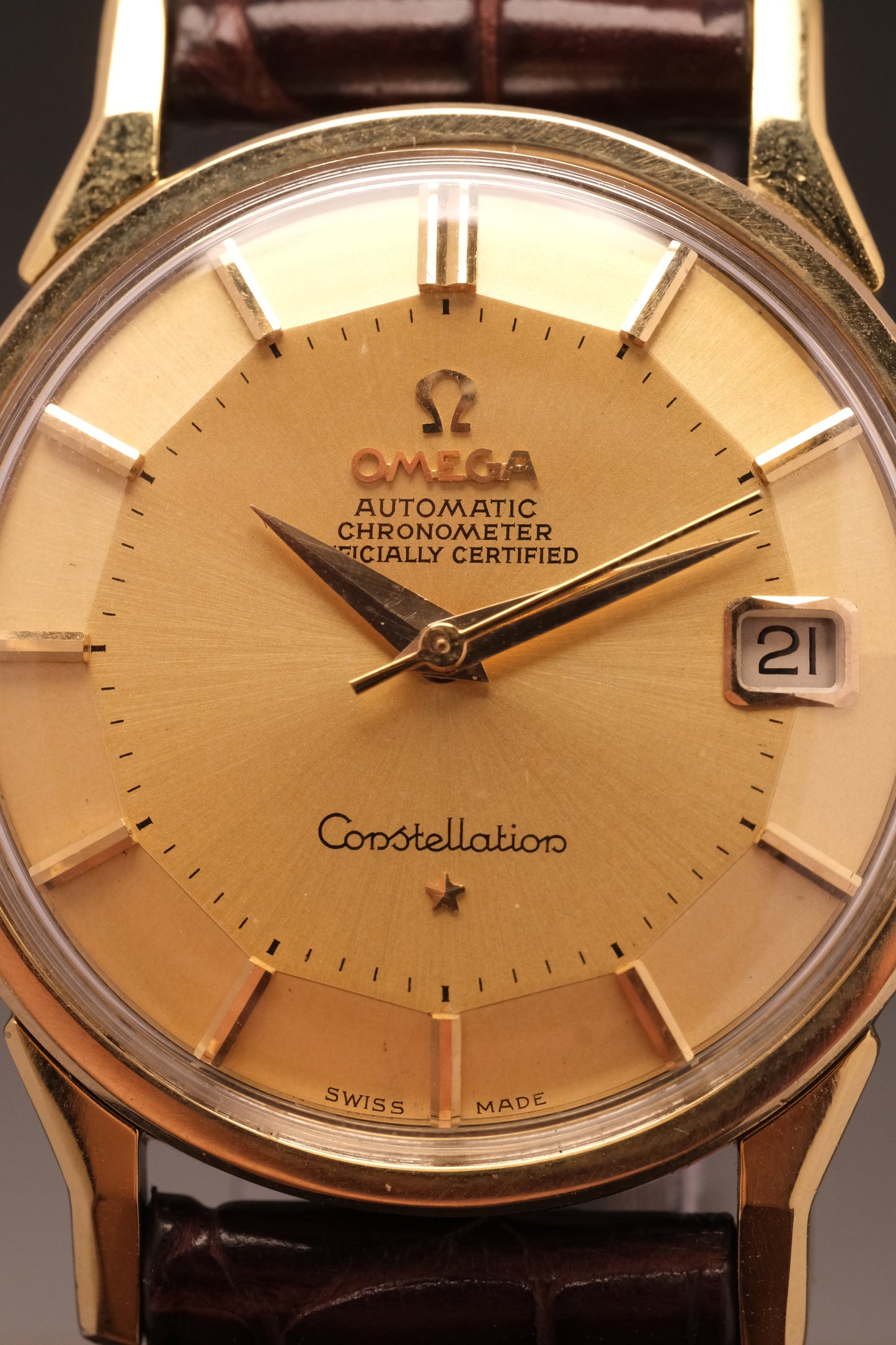 OMEGA CONSTELLATION PIE PAN DOG LEG GOLD AUTOMATIC CHRONOMETER REF. 168.005
