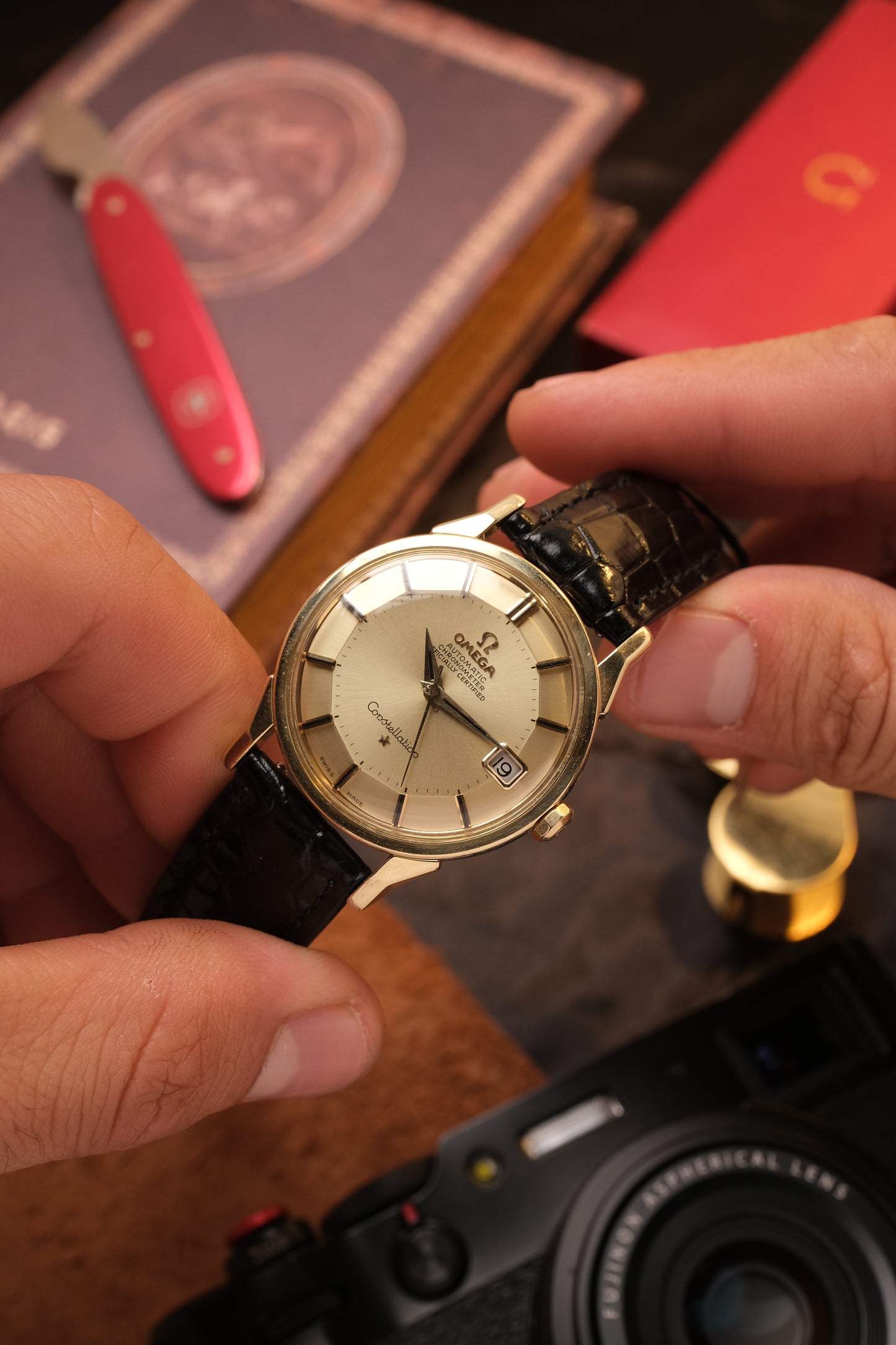 OMEGA CONSTELLATION PIE PAN DOG LEG GOLD AUTOMATIC CHRONOMETER REF. 168.005  Black Leather Strap