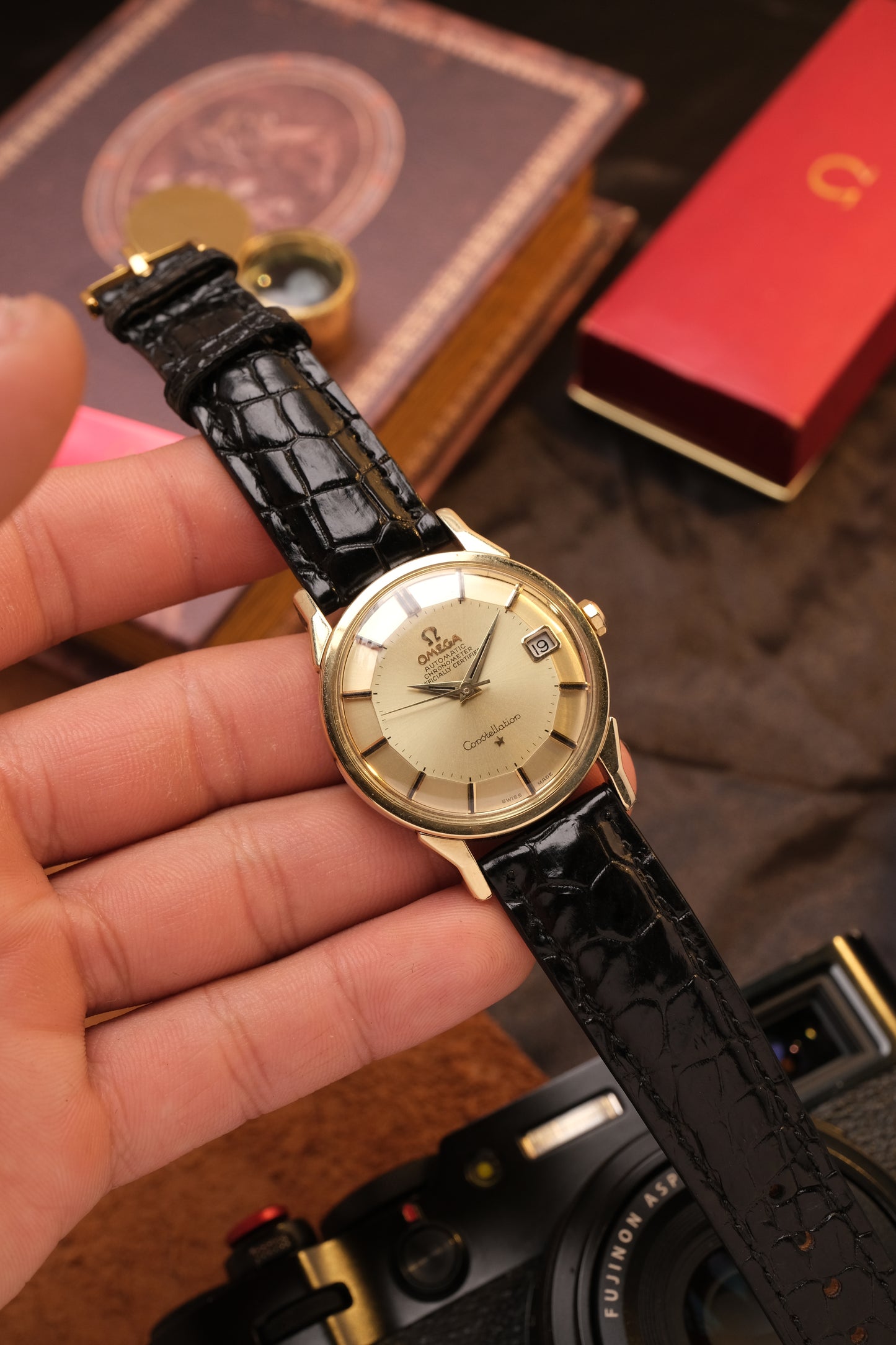 OMEGA CONSTELLATION PIE PAN DOG LEG GOLD AUTOMATIC CHRONOMETER REF. 168.005  Black Leather Strap