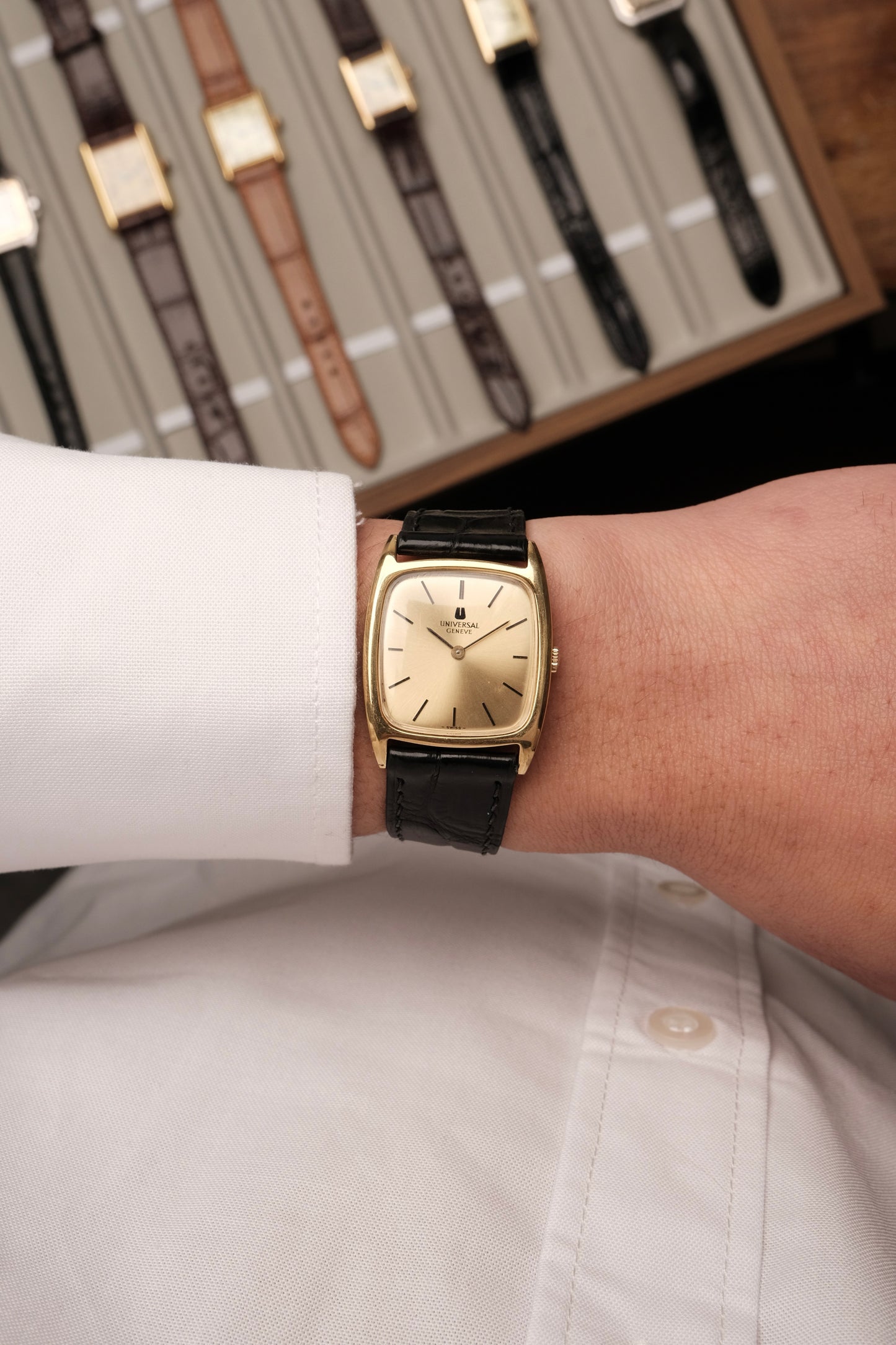 1960s Vintage Tank UNIVERSAL GENEVE Ref.542114 Cal 1-42