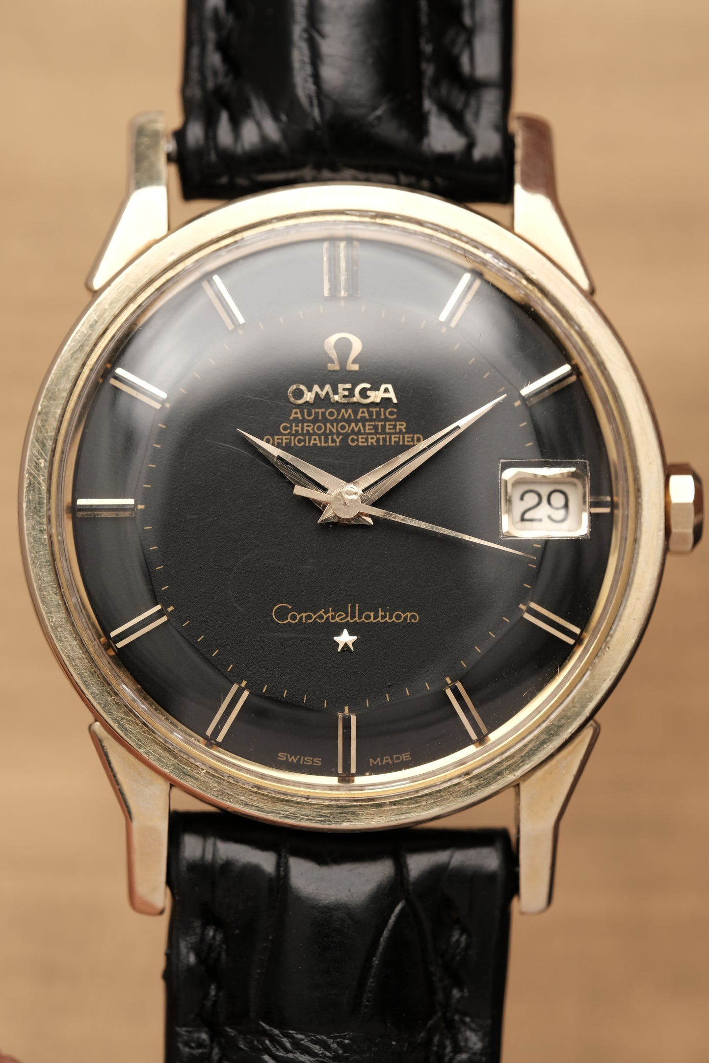 1966 OMEGA CONSTELLATION PIE PAN DOG LEG BLACK DIAL YELLOW GOLD AUTOMATIC CHRONOMETER REF. 168.005