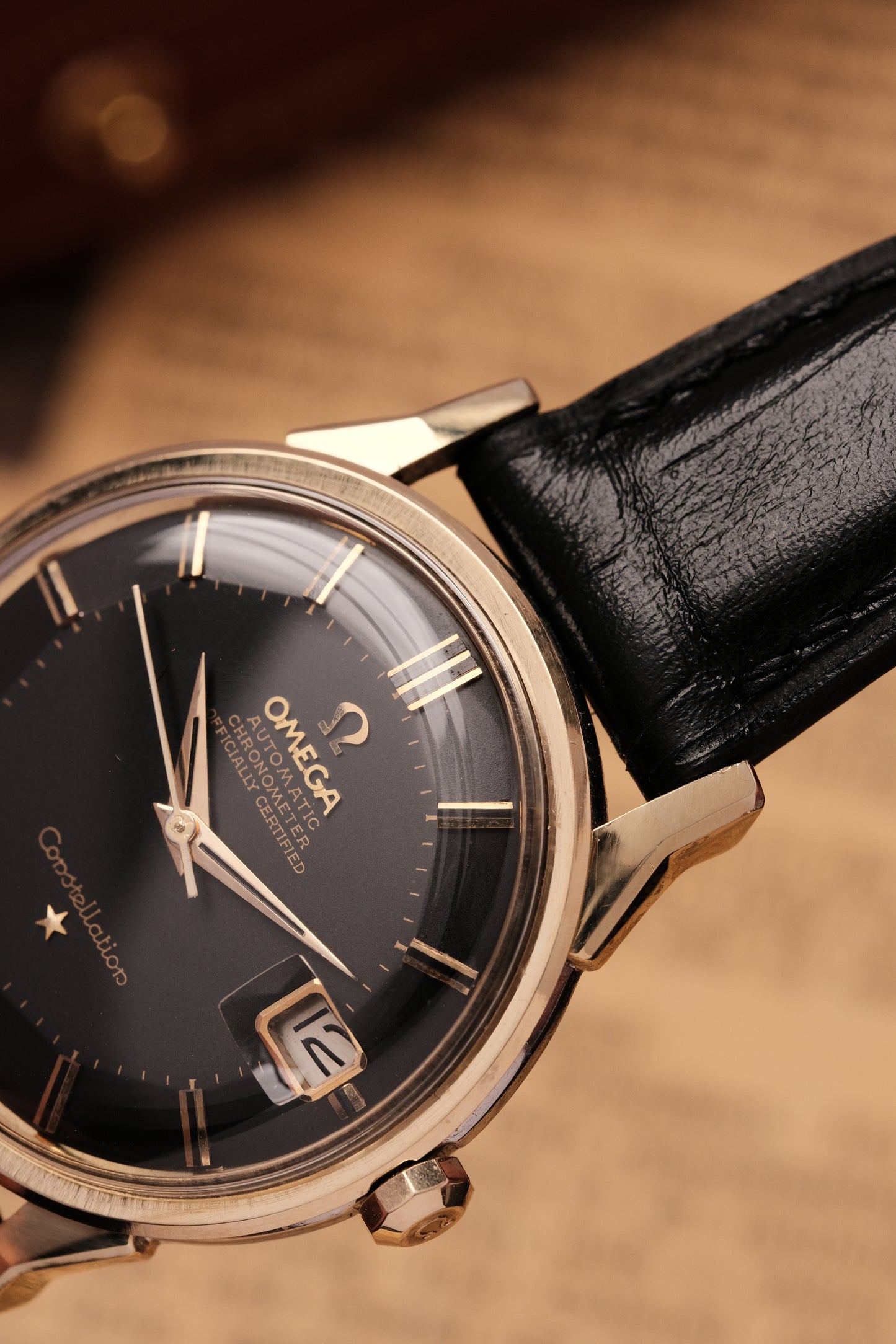 1961 OMEGA CONSTELLATION PIE PAN DOG LEG BLACK DIAL YELLOW GOLD AUTOMATIC CHRONOMETER REF. 168.005