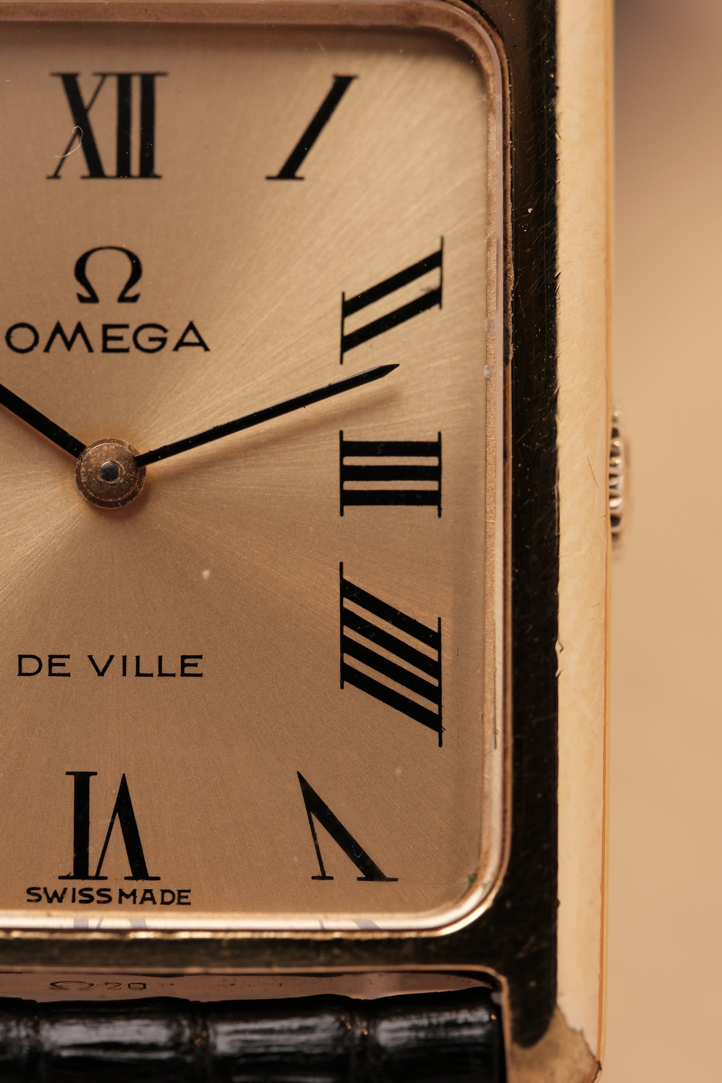 Vintage Tank OMEGA DE VILLE REF. 511.0404 (Roman number dial )