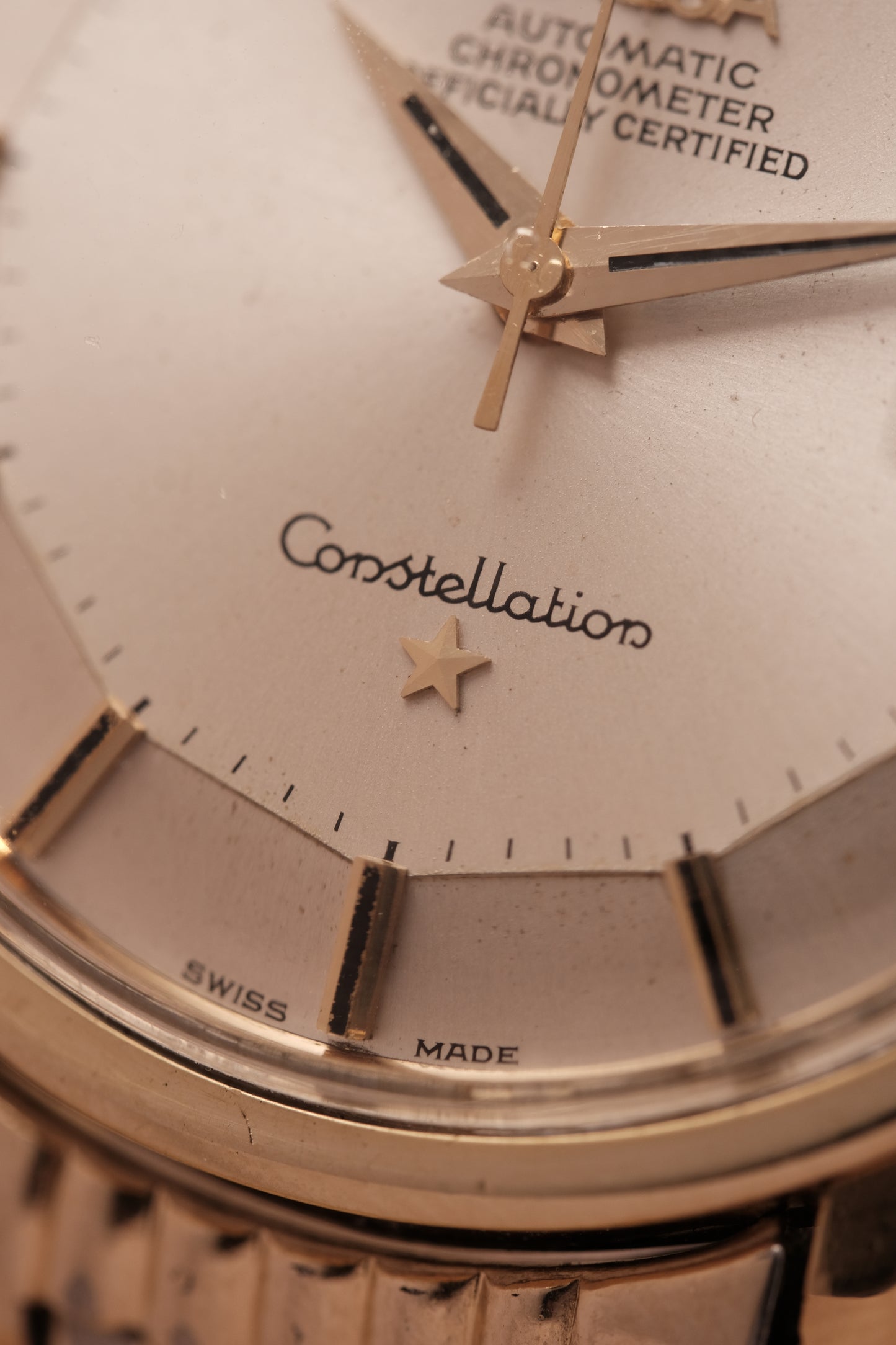 OMEGA CONSTELLATION PIE PAN DOG LEG GOLD AUTOMATIC CHRONOMETER REF. 168.005 (MOD CASE BACK)