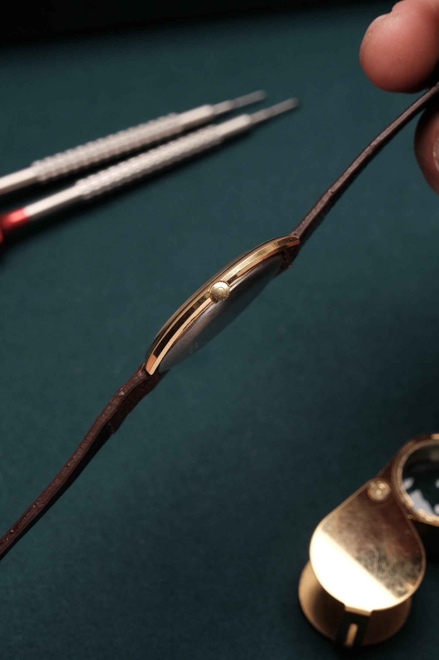 UNIVERSAL GENÈVE Microtor GILT SHADOW ULTRA-THIN AUTOMATIC REF. 566101