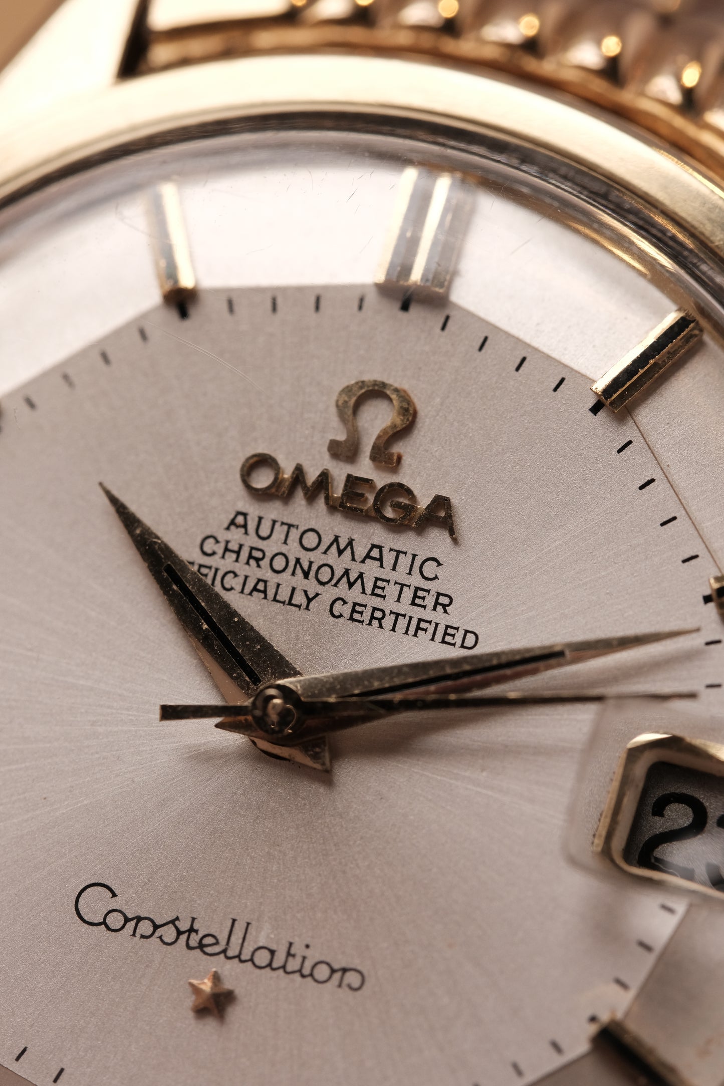 OMEGA CONSTELLATION PIE PAN DOG LEG GOLD AUTOMATIC CHRONOMETER REF. 168.005