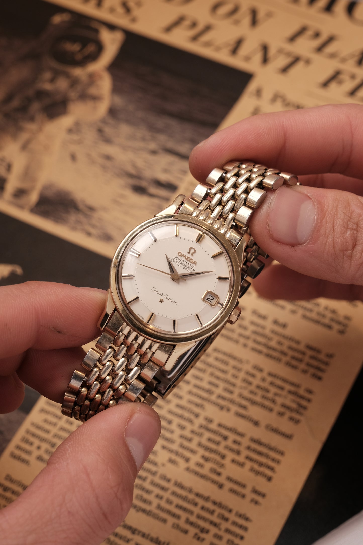 1963 OMEGA CONSTELLATION PIE PAN DOG LEG GOLD AUTOMATIC CHRONOMETER REF. 168.005