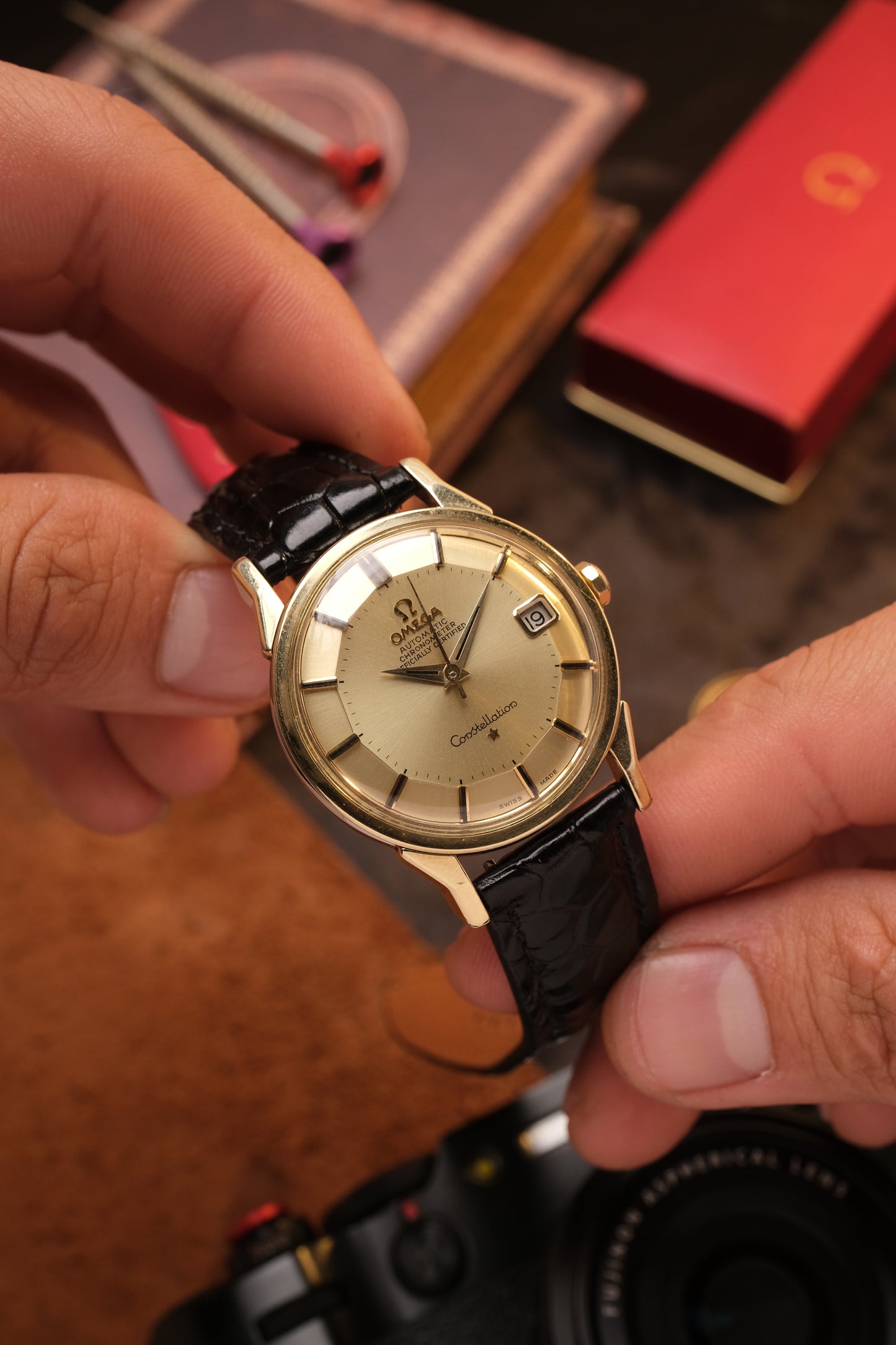 OMEGA CONSTELLATION PIE PAN DOG LEG GOLD AUTOMATIC CHRONOMETER REF. 168.005  Black Leather Strap