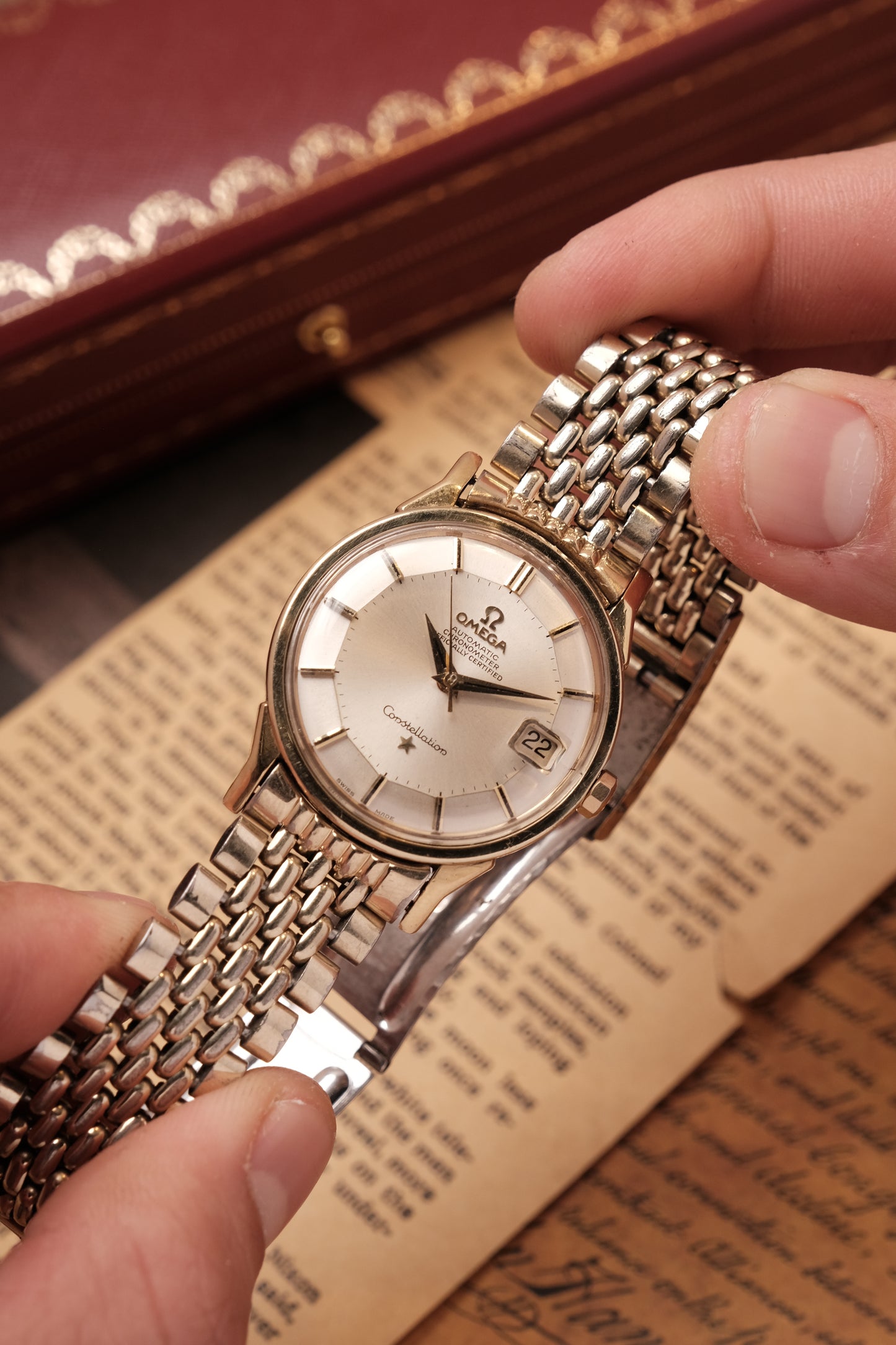 OMEGA CONSTELLATION PIE PAN DOG LEG GOLD AUTOMATIC CHRONOMETER REF. 168.005 (MOD CASE BACK)