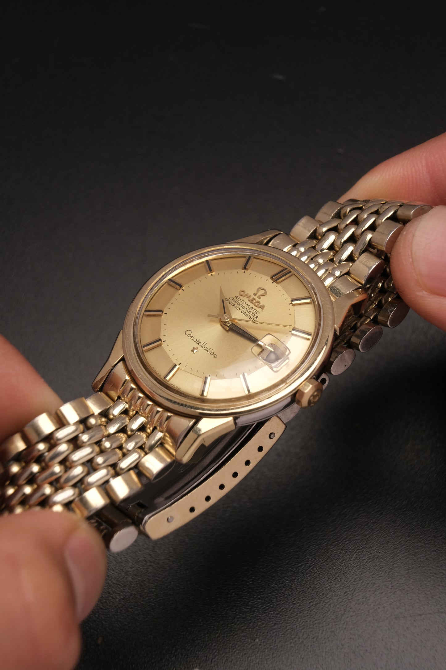 OMEGA CONSTELLATION PIE PAN DOG LEG GOLD AUTOMATIC CHRONOMETER REF. 168.005