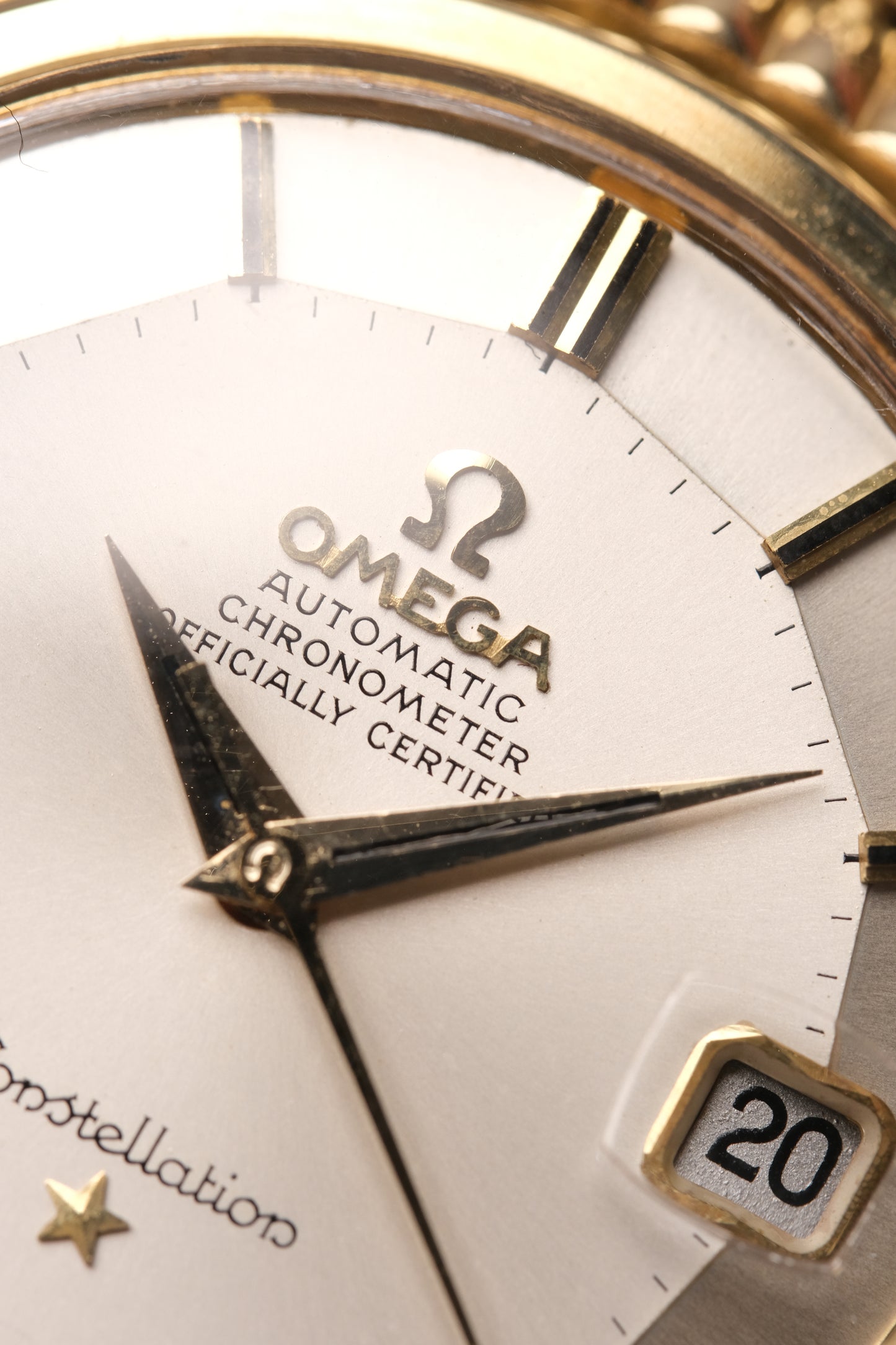 1968 OMEGA CONSTELLATION PIE PAN DOG LEG GOLD BRACELET  AUTOMATIC CHRONOMETER REF. 168.005