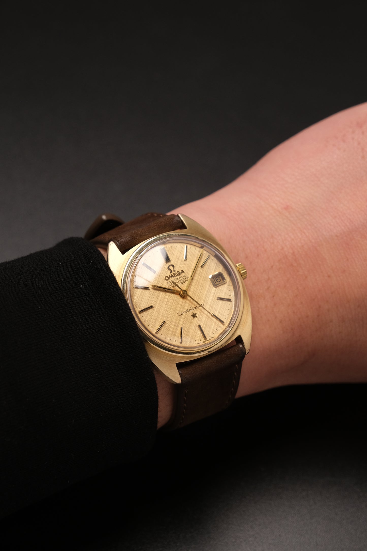 1969 Vintage OMEGA Constellation Chronometer C-shape Linen Champagne Dial  - 168.017