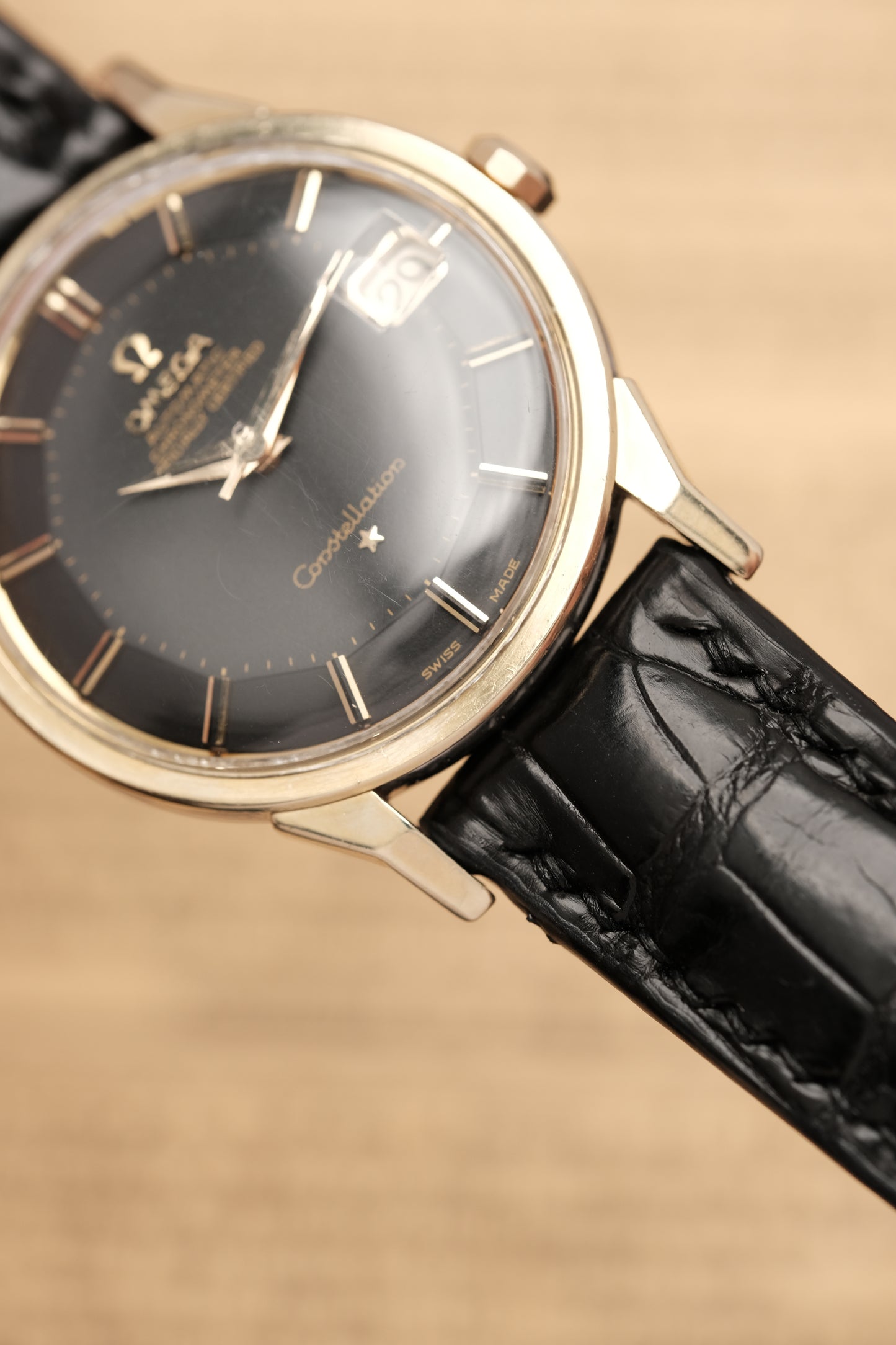 1966 OMEGA CONSTELLATION PIE PAN DOG LEG BLACK DIAL YELLOW GOLD AUTOMATIC CHRONOMETER REF. 168.005