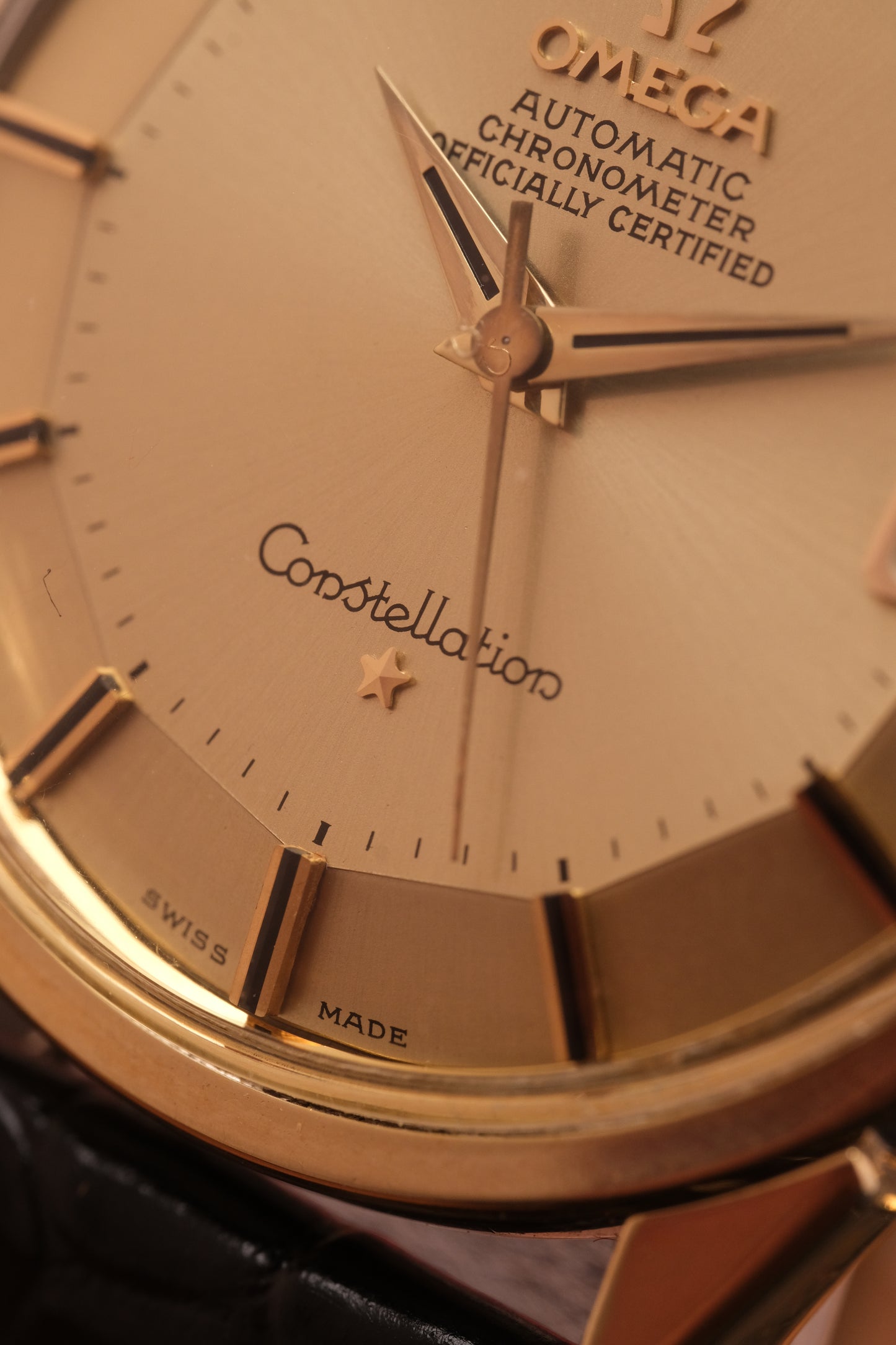 OMEGA CONSTELLATION PIE PAN DOG LEG GOLD AUTOMATIC CHRONOMETER REF. 168.005  Black Leather Strap