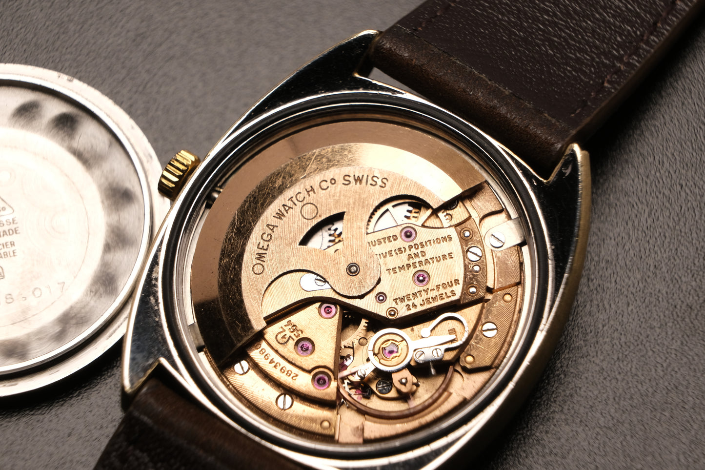 1969 Vintage OMEGA Constellation Chronometer C-shape Linen Champagne Dial  - 168.017