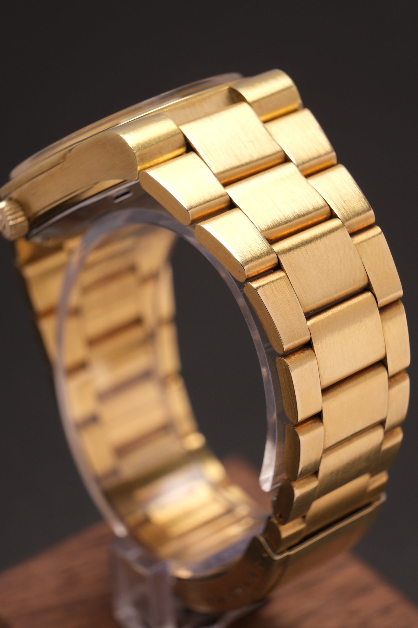 Vintage Omega Genève 166.0173 Gold Case Gold Bracelet