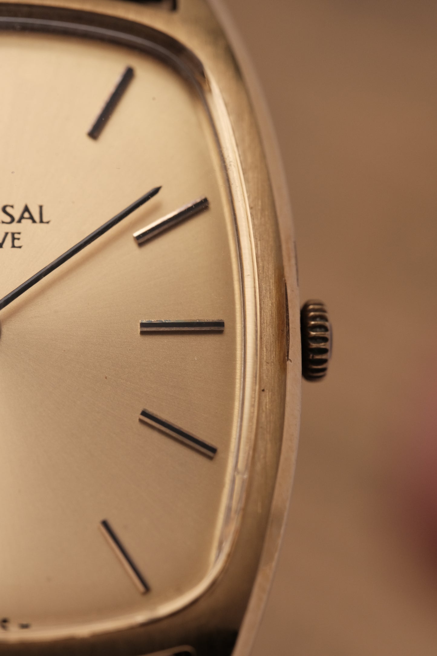 70s Manual Wind Universal GENÈVE GP Ellipse