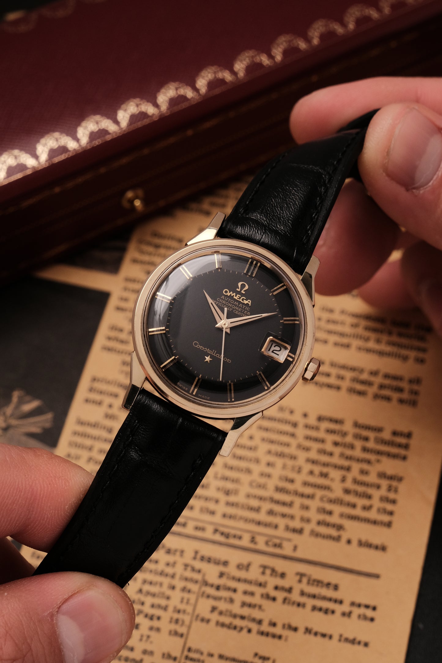 1961 OMEGA CONSTELLATION PIE PAN DOG LEG BLACK DIAL YELLOW GOLD AUTOMATIC CHRONOMETER REF. 168.005