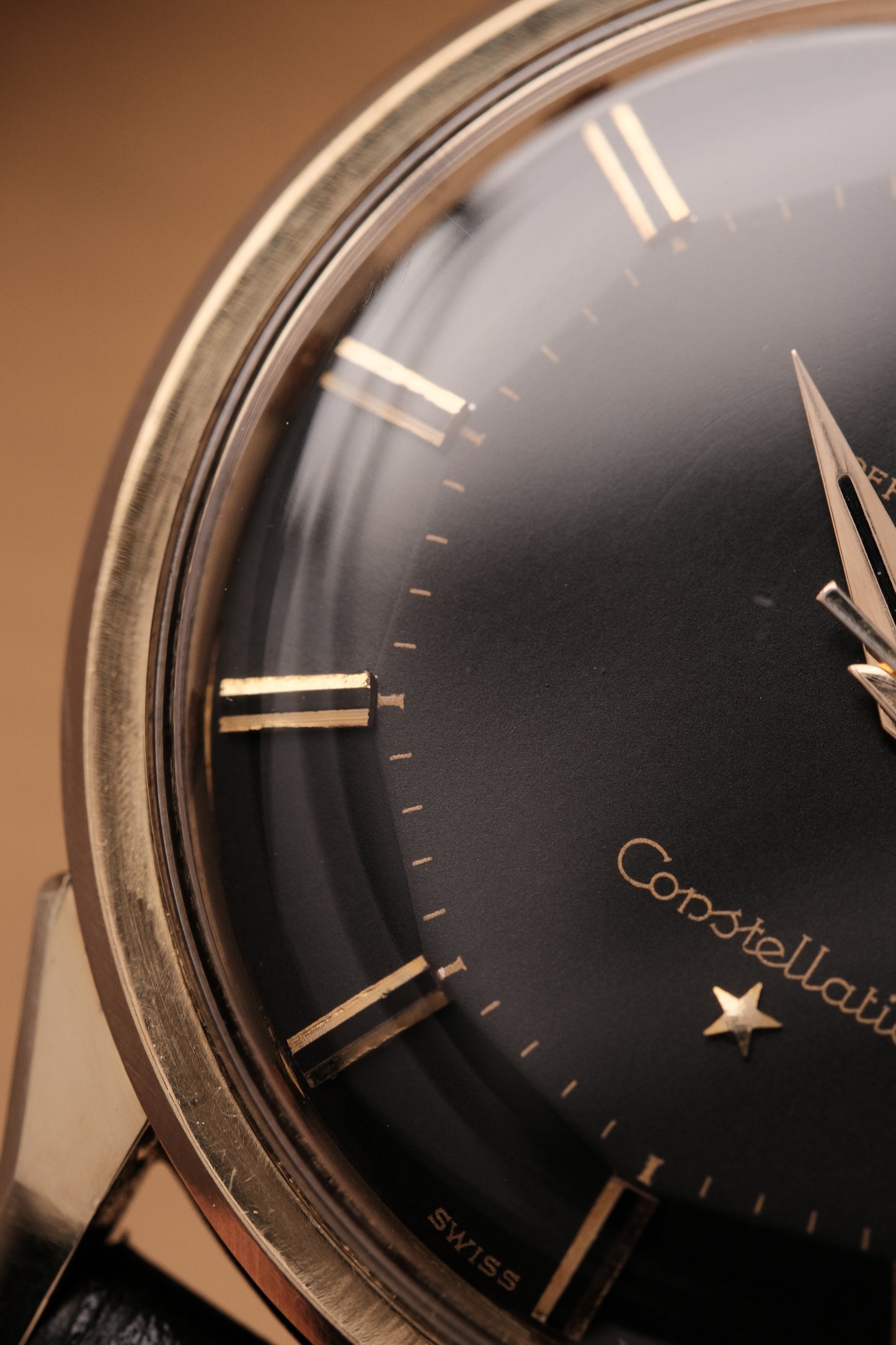 1961 OMEGA CONSTELLATION PIE PAN DOG LEG BLACK DIAL YELLOW GOLD AUTOMATIC CHRONOMETER REF. 168.005