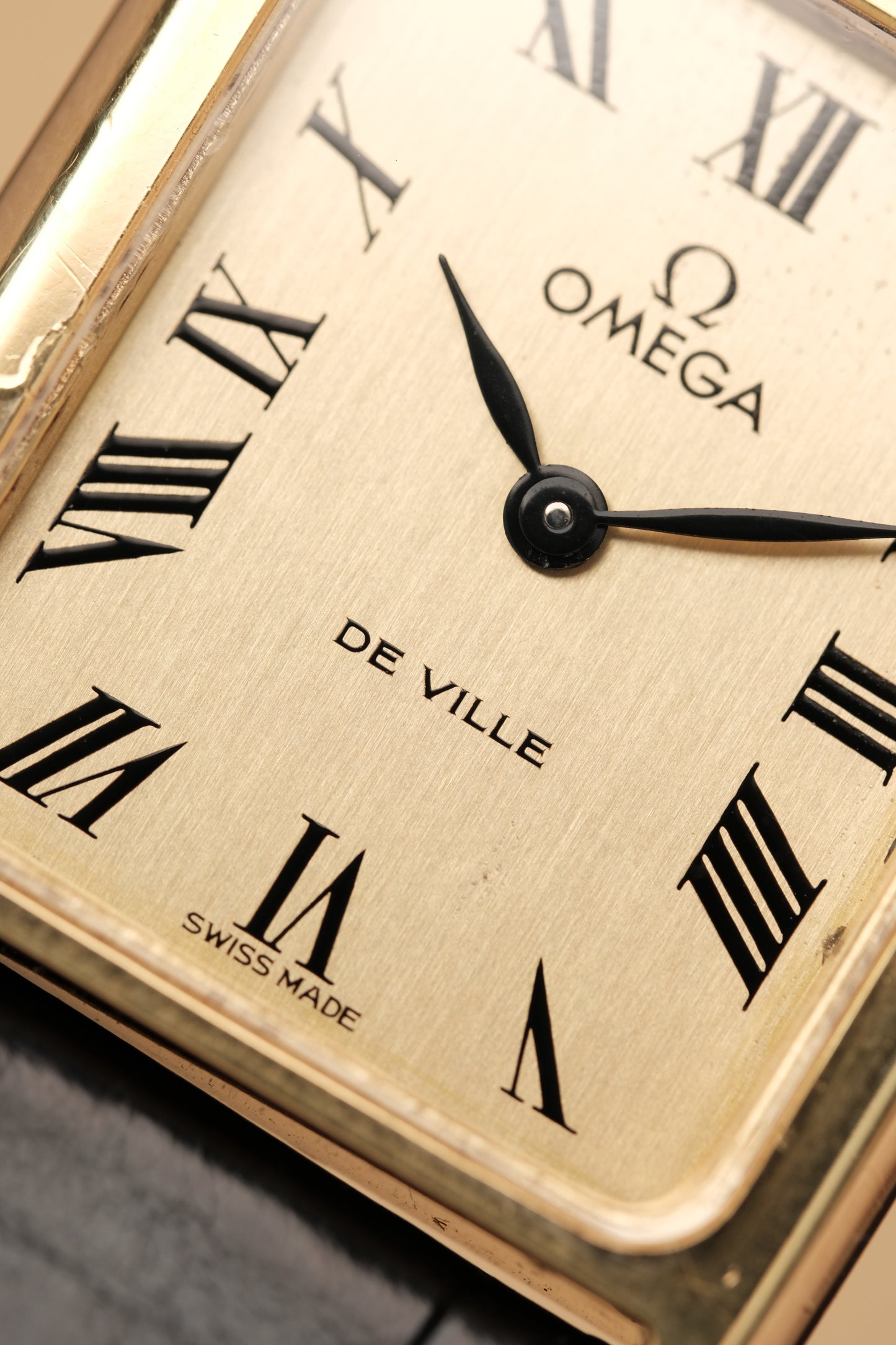 Vintage Tank OMEGA DE VILLE Roman Dial (25x31mm) Hand Windding Ref.11784 + BOX